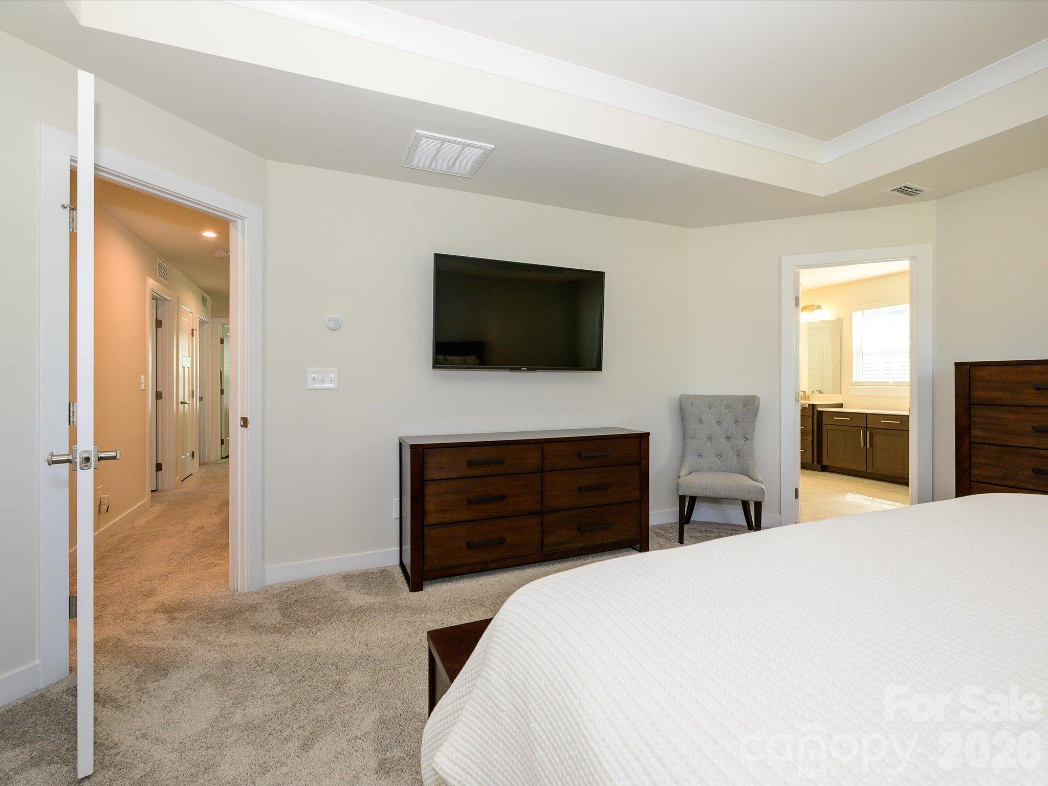 8504 Everwood Avenue Property Photo 28