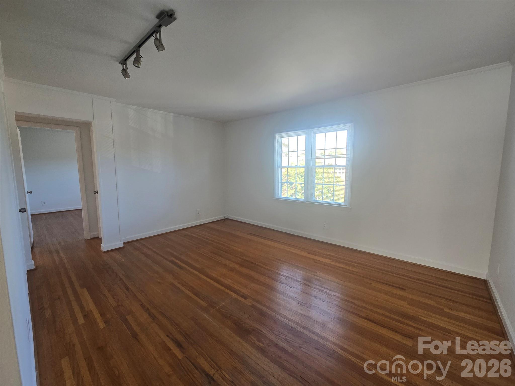 910 Mcalway Road E Property Photo 2
