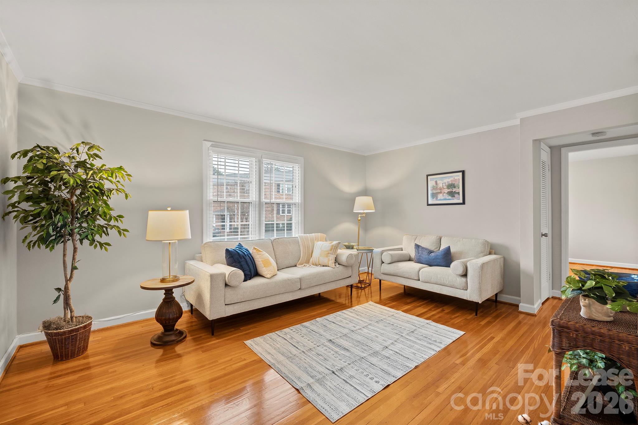 910 Mcalway Road E Property Photo 3