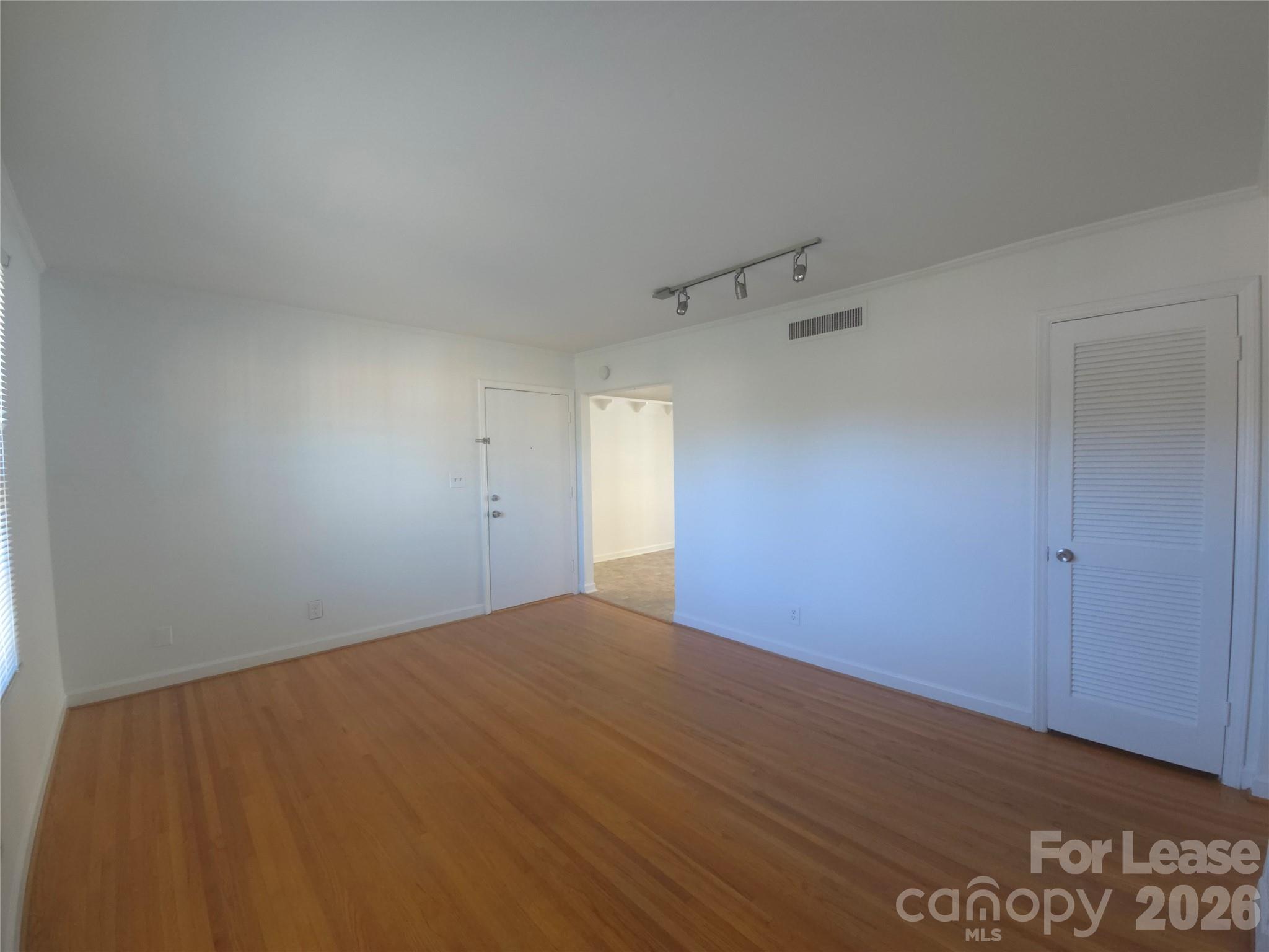 910 Mcalway Road E Property Photo 4