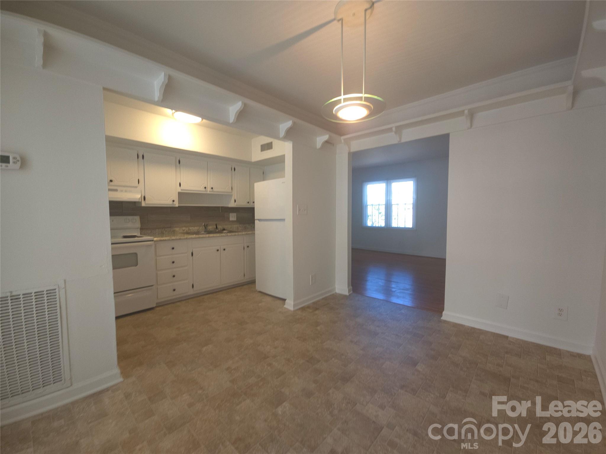 910 Mcalway Road E Property Photo 7