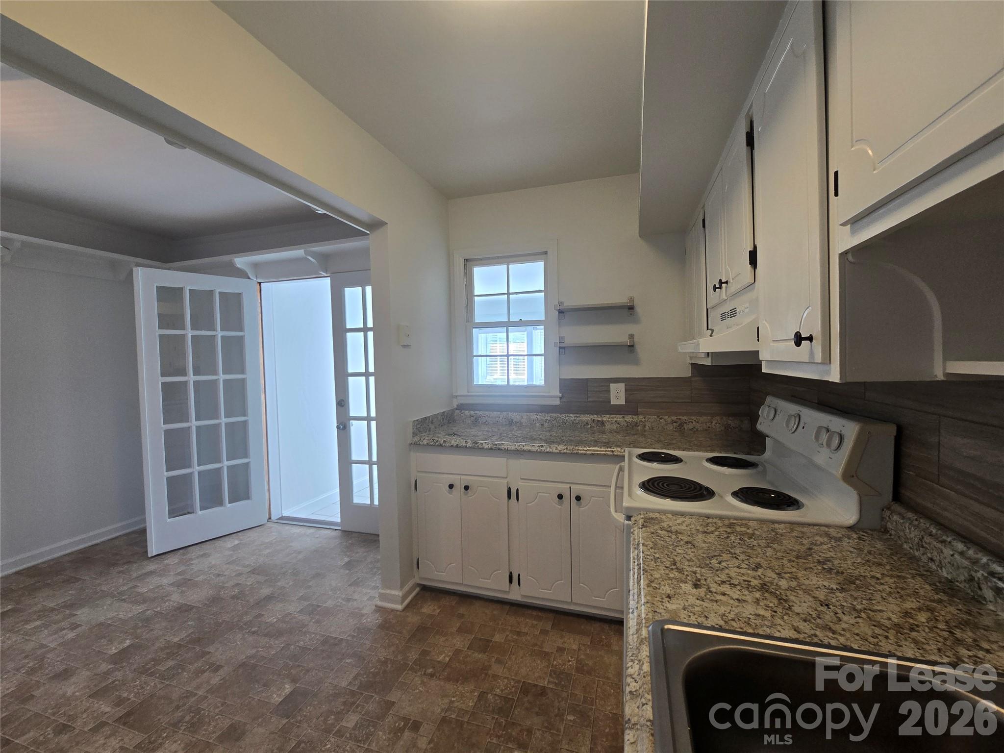 910 Mcalway Road E Property Photo 8