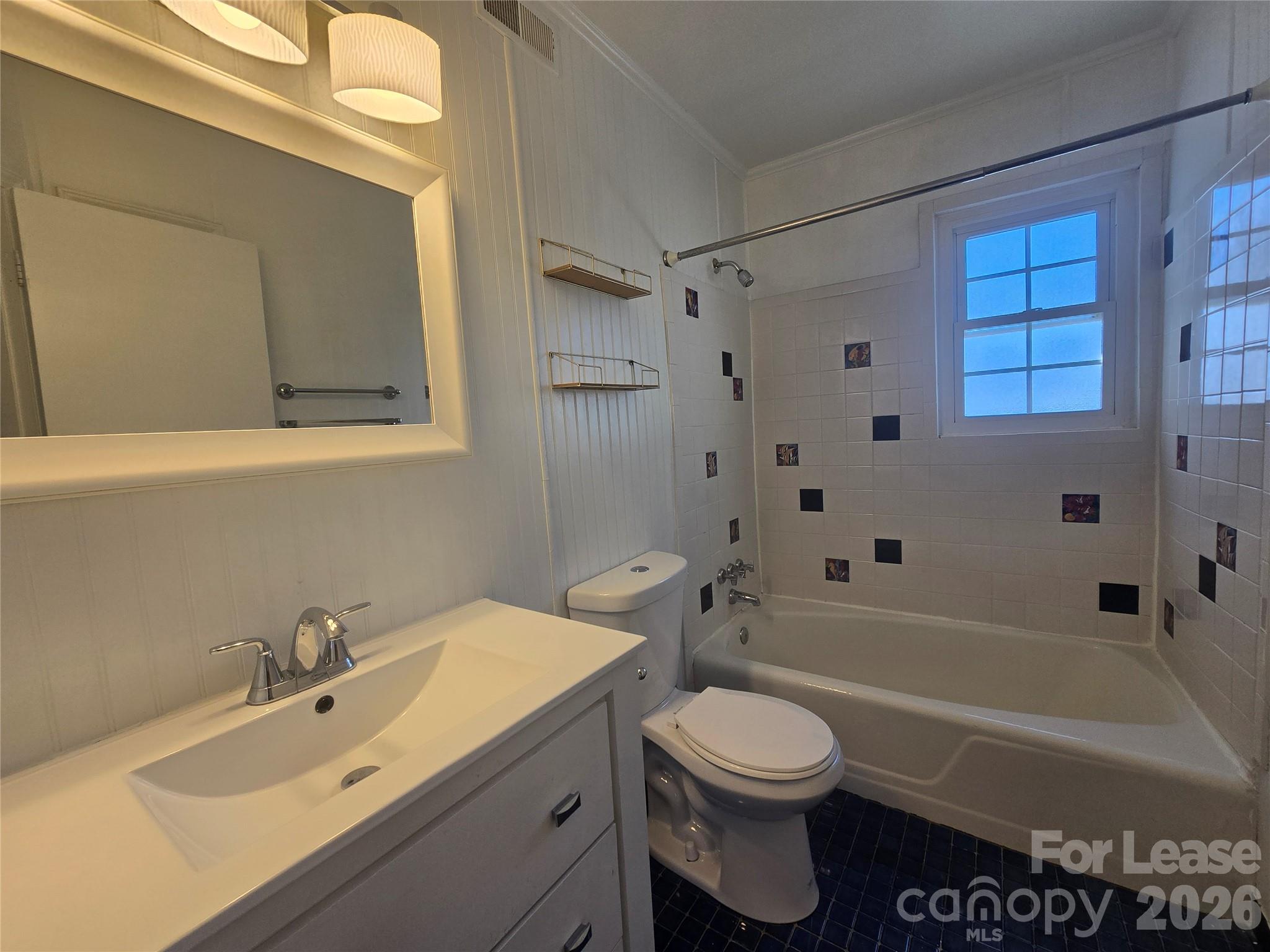 910 Mcalway Road E Property Photo 17