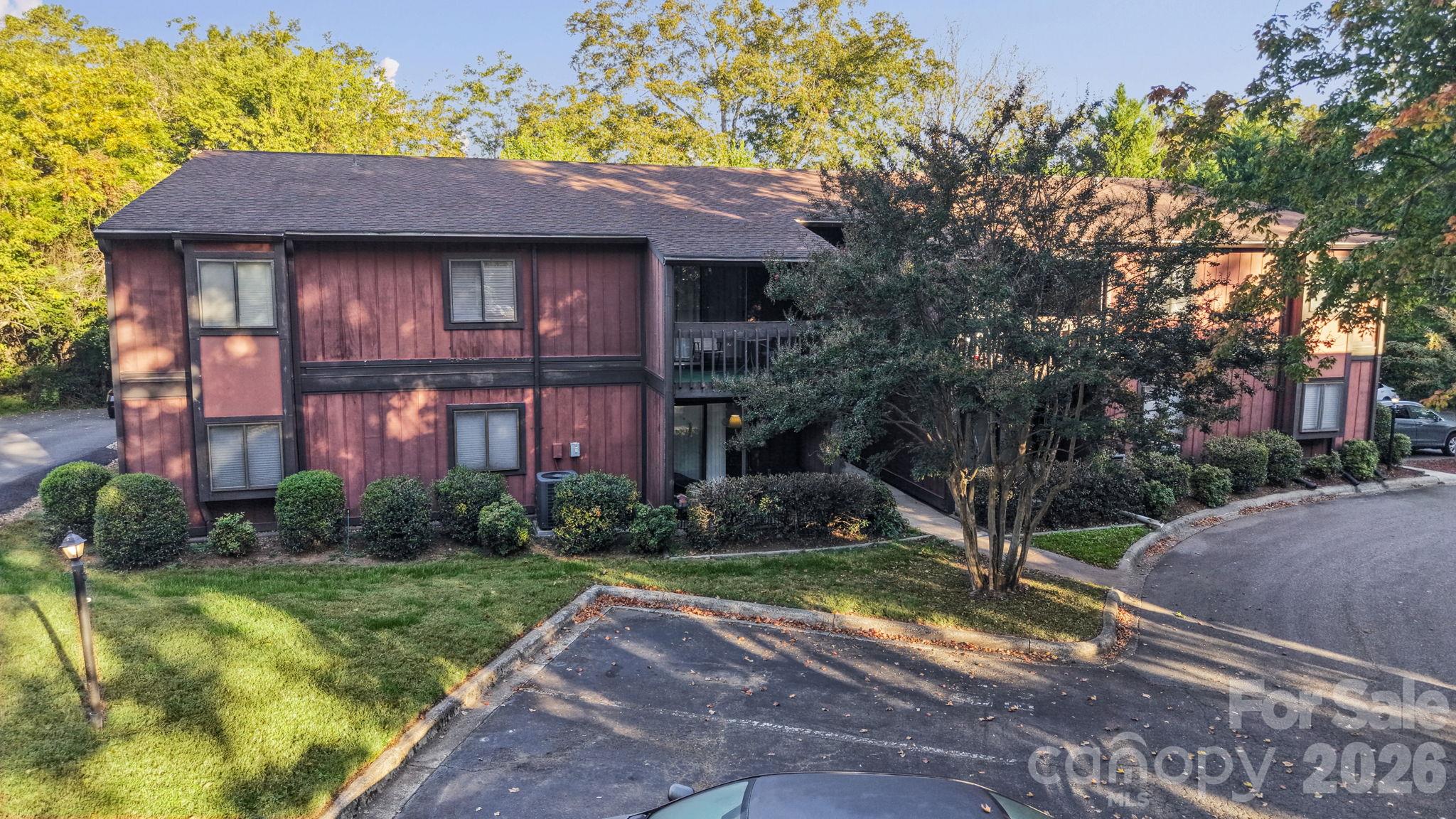 47 Edgewood Avenue Apt. B8 Property Photo 2