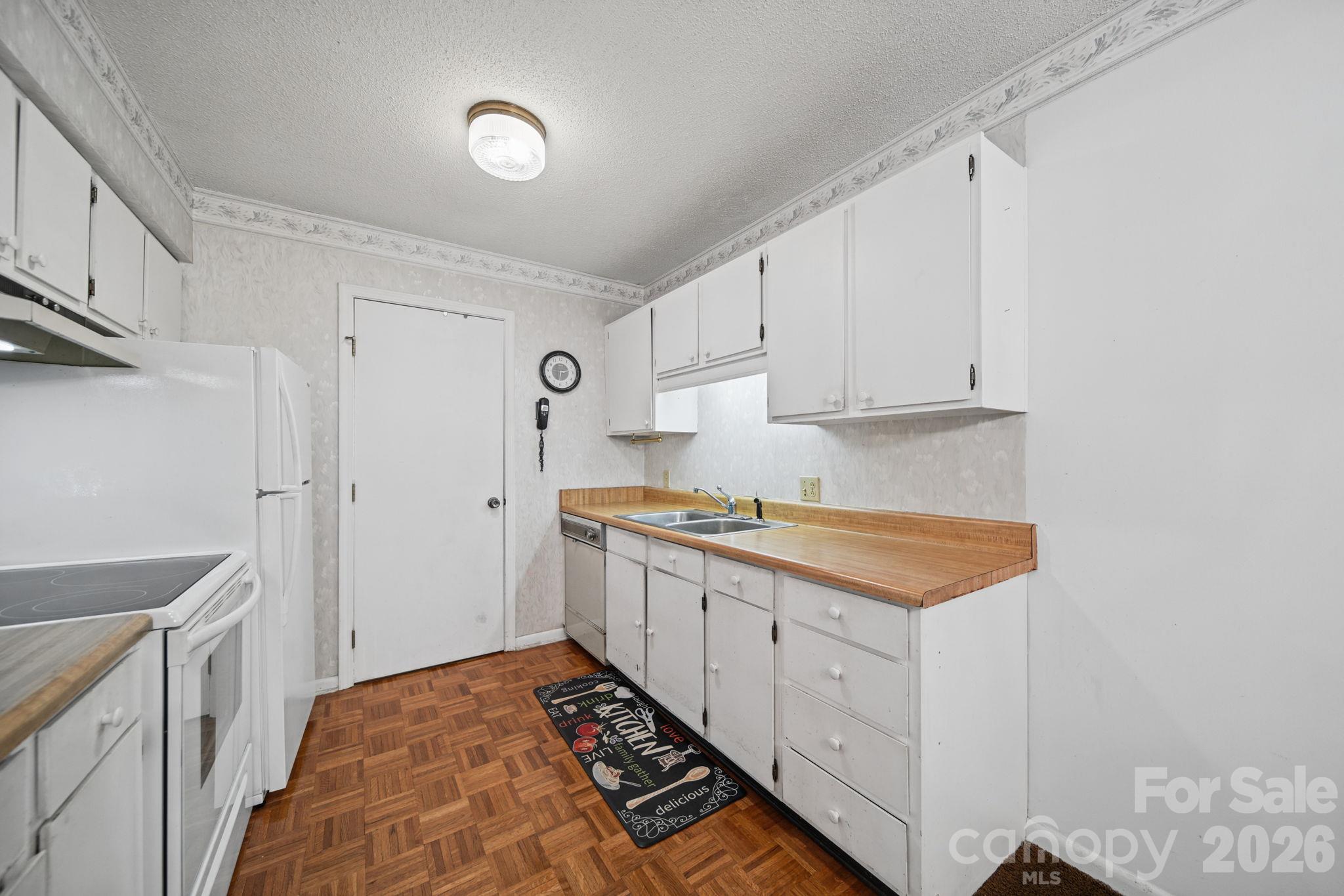 47 Edgewood Avenue Apt. B8 Property Photo 10