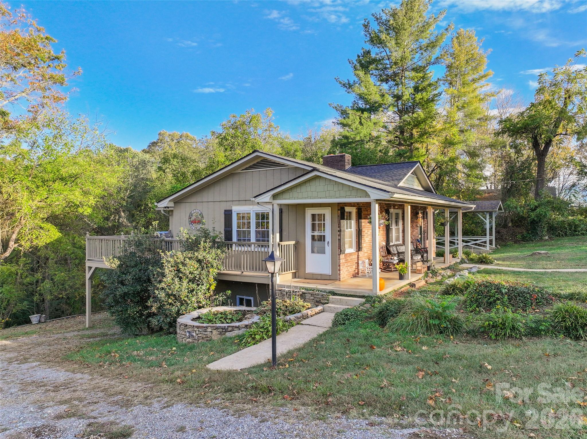213 Oakmont Drive Property Photo 2