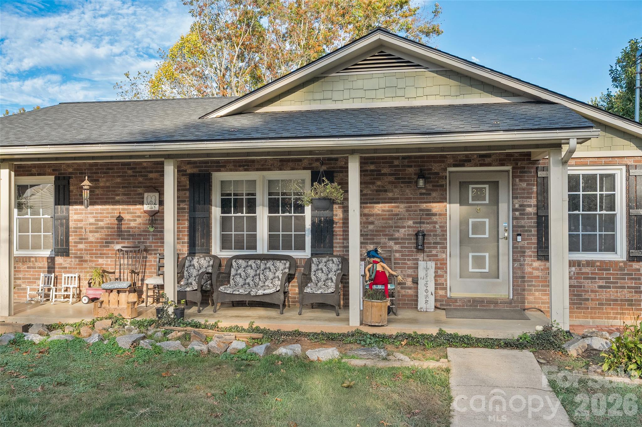 213 Oakmont Drive Property Photo 3
