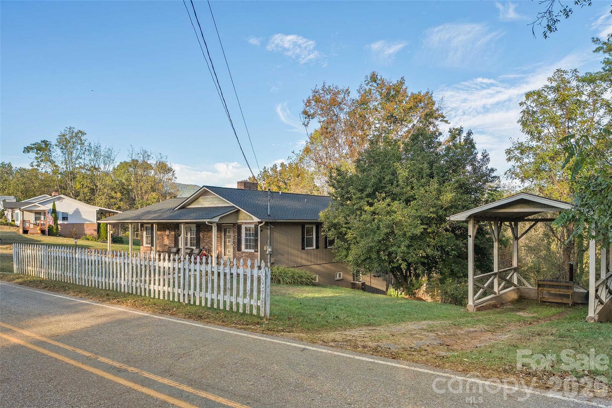 213 Oakmont Drive Property Photo 5
