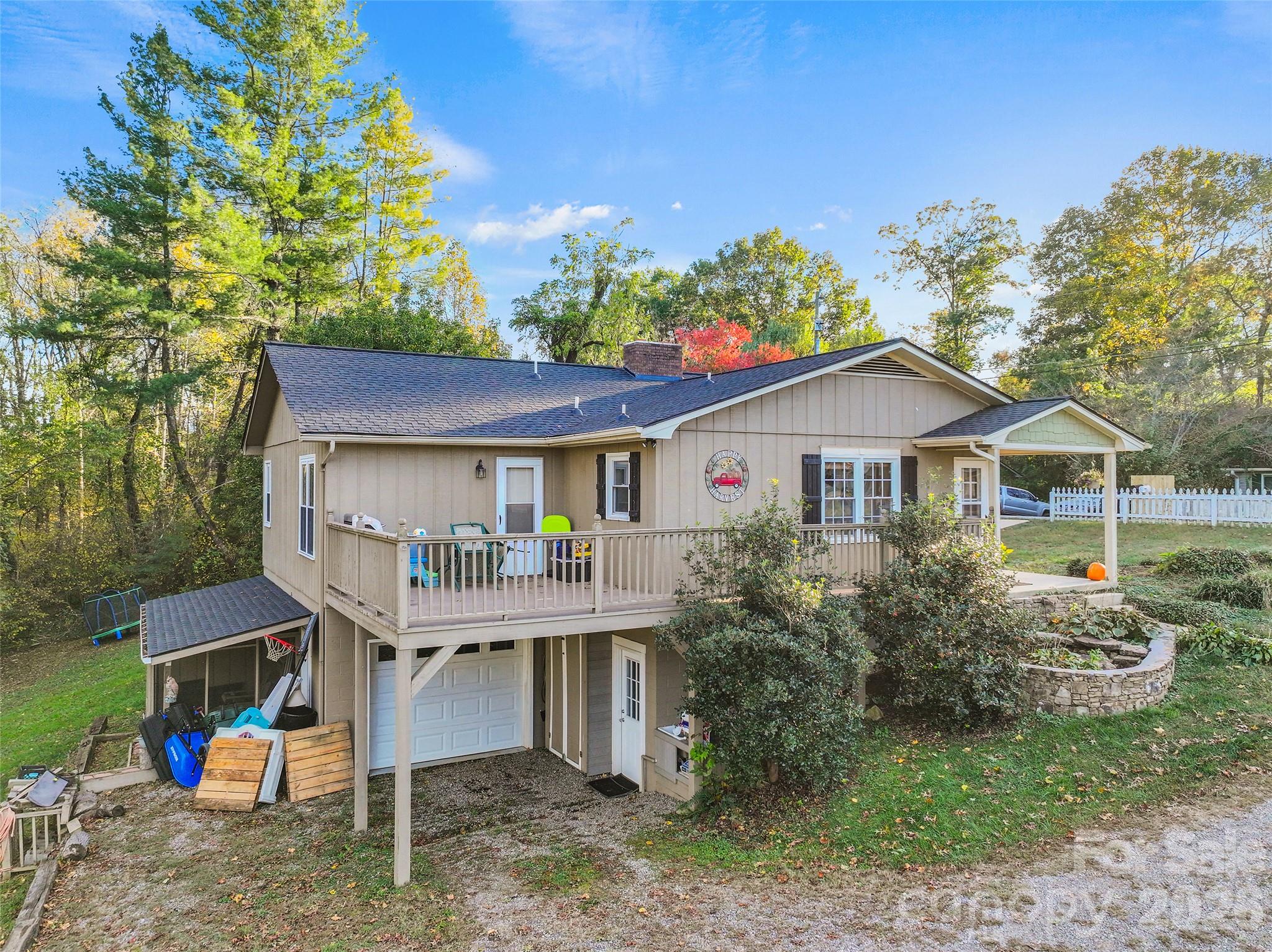 213 Oakmont Drive Property Photo 8