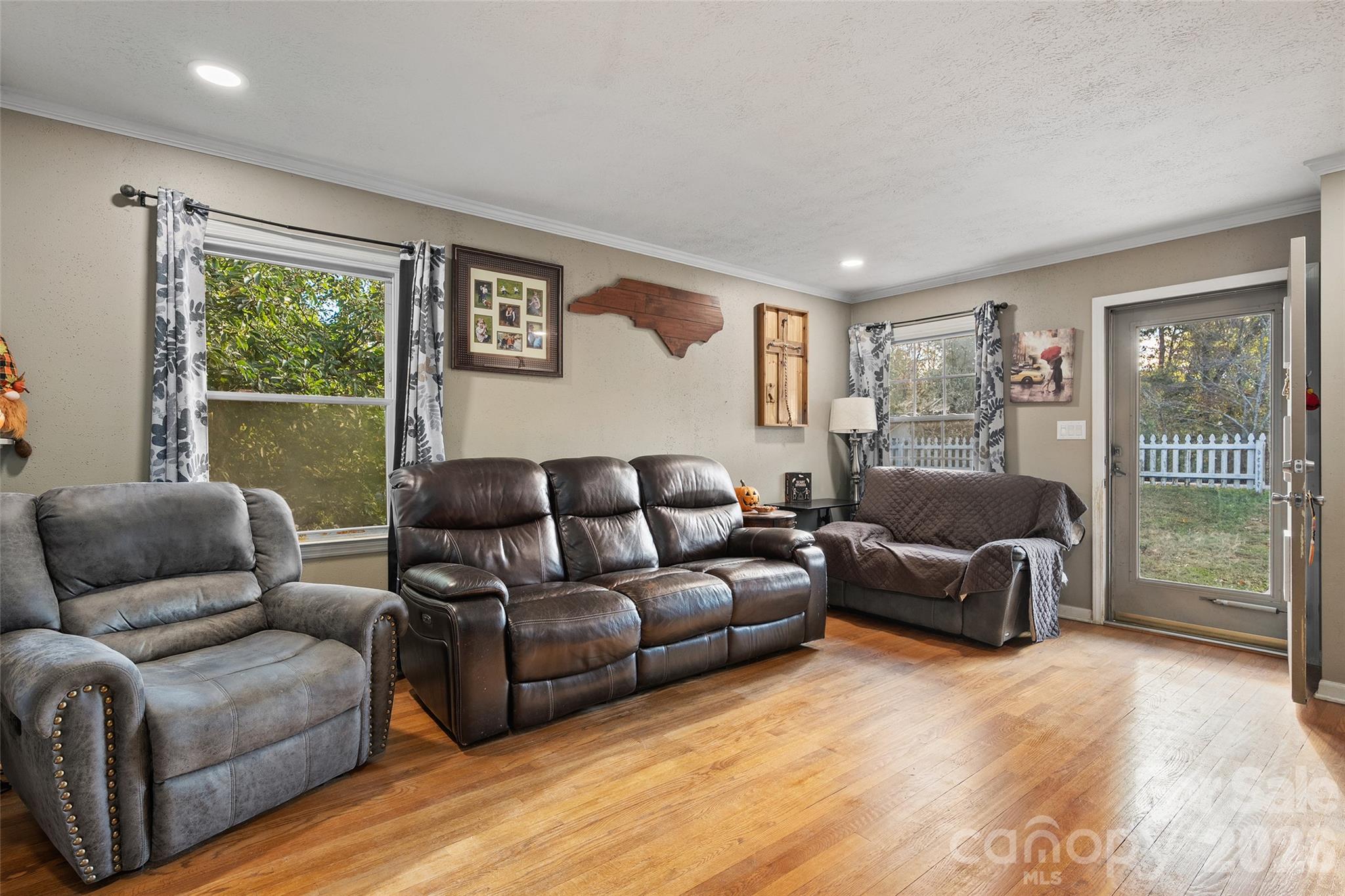 213 Oakmont Drive Property Photo 9