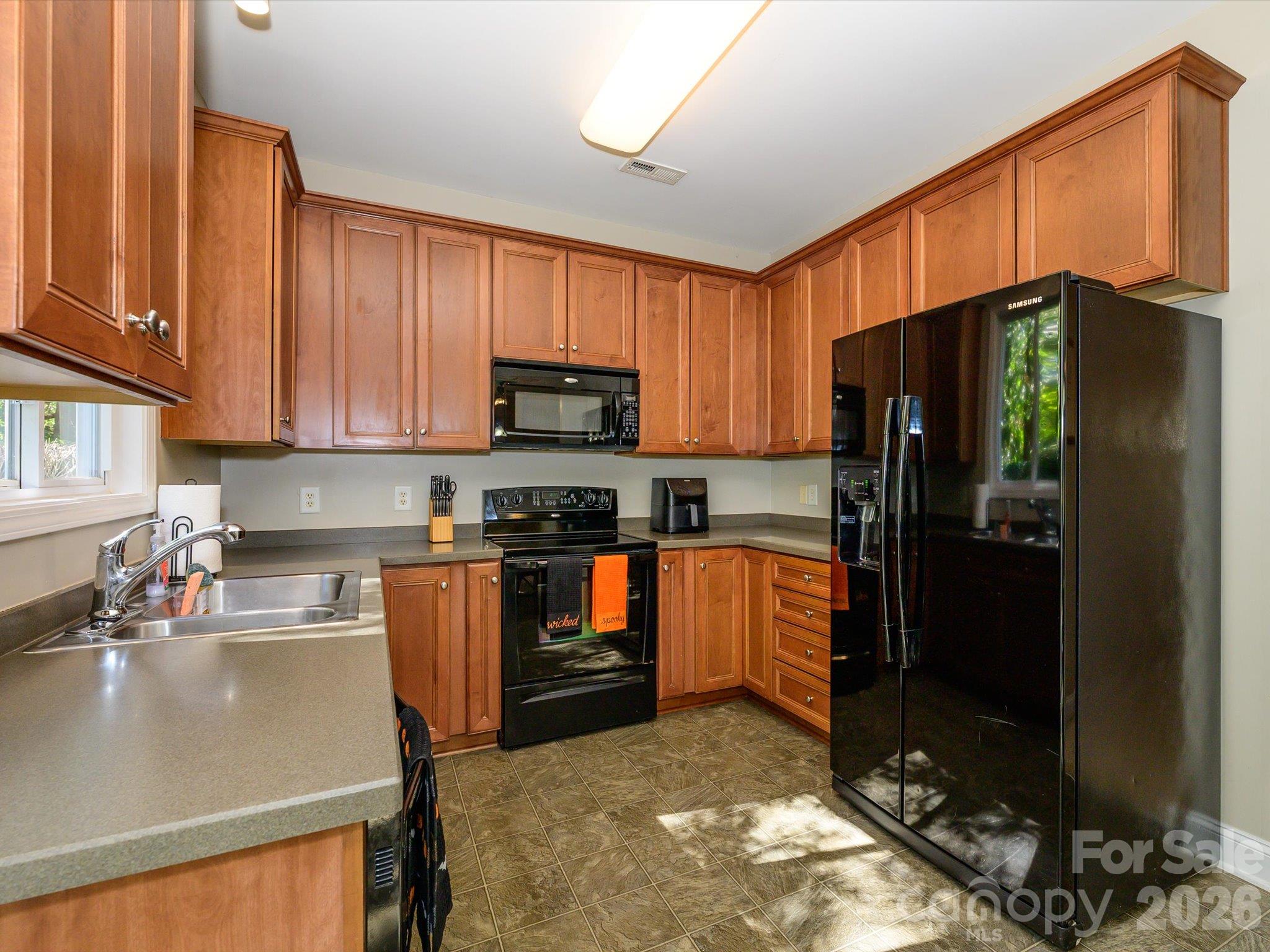 9833 Coatbridge Drive Property Photo 10