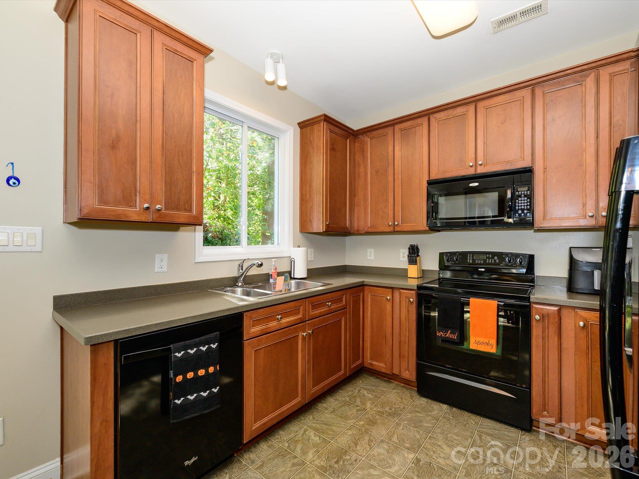 9833 Coatbridge Drive Property Photo 11