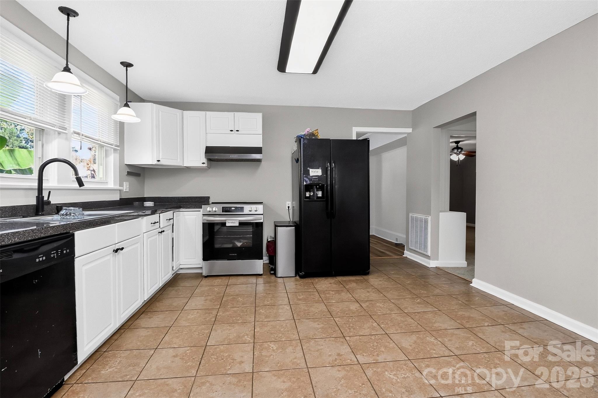 502 E 23rd Street Property Photo 9