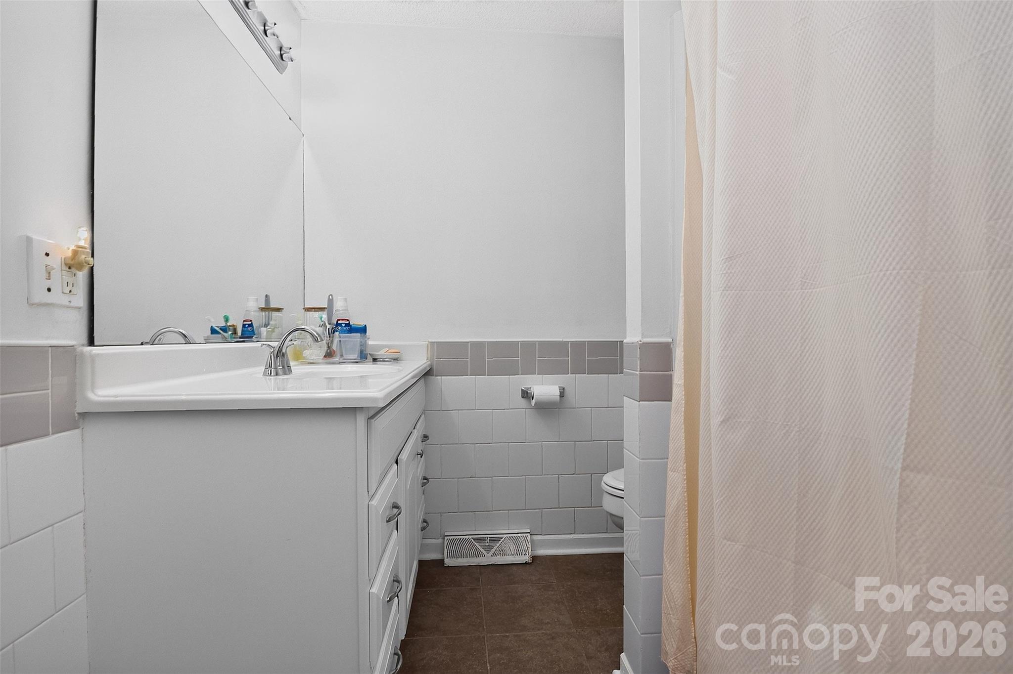 502 E 23rd Street Property Photo 17