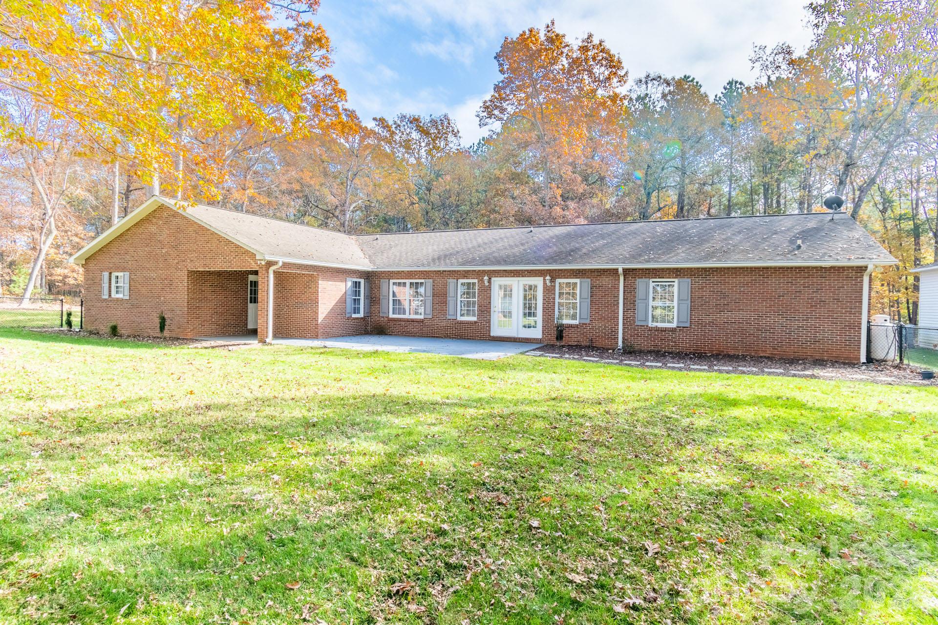 7589 Monbo Road Property Photo 6