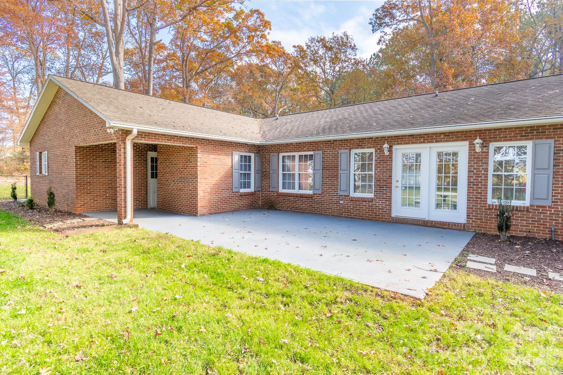 7589 Monbo Road Property Photo 7