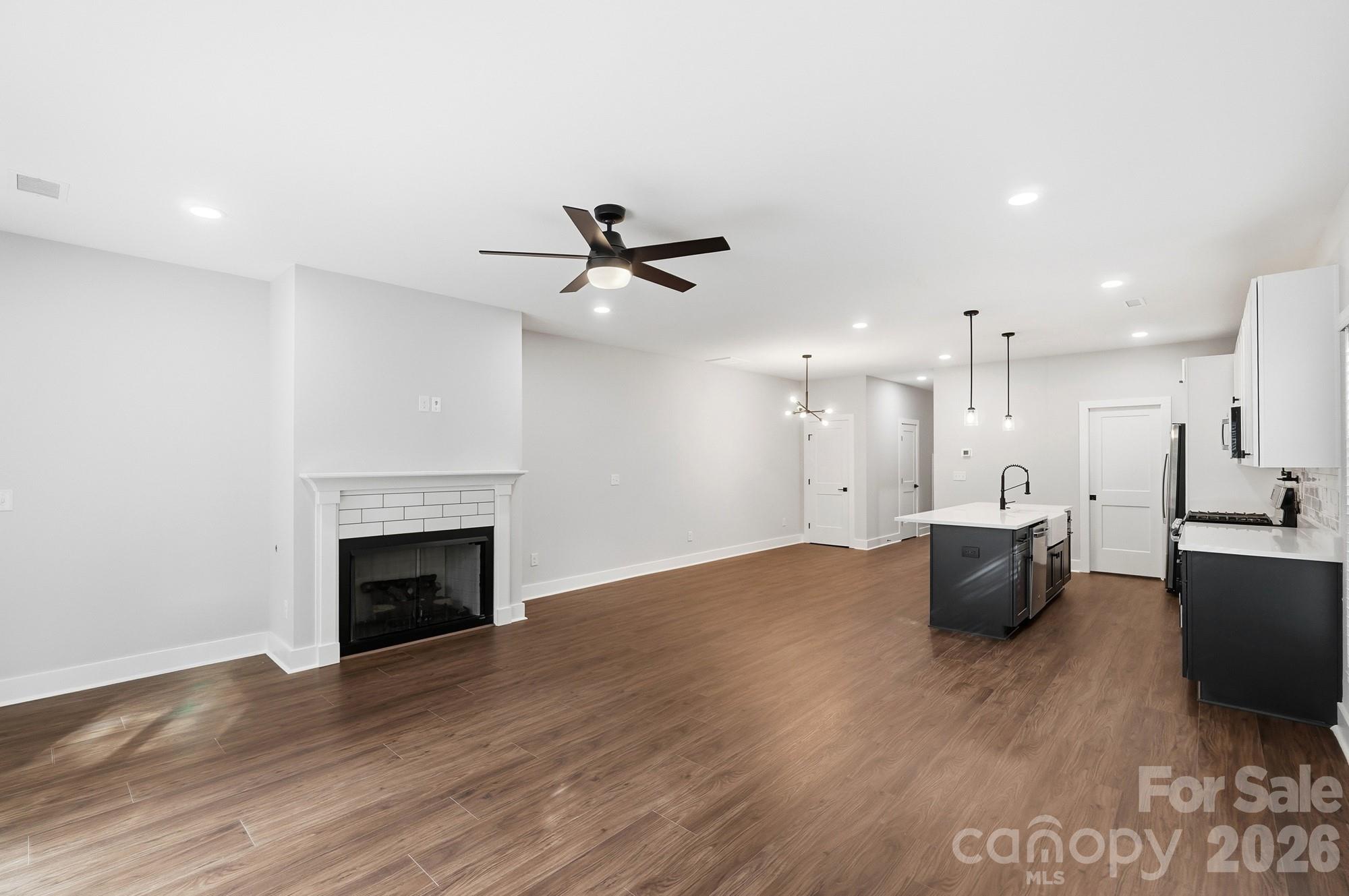 3217 Credenza Road Property Photo 16