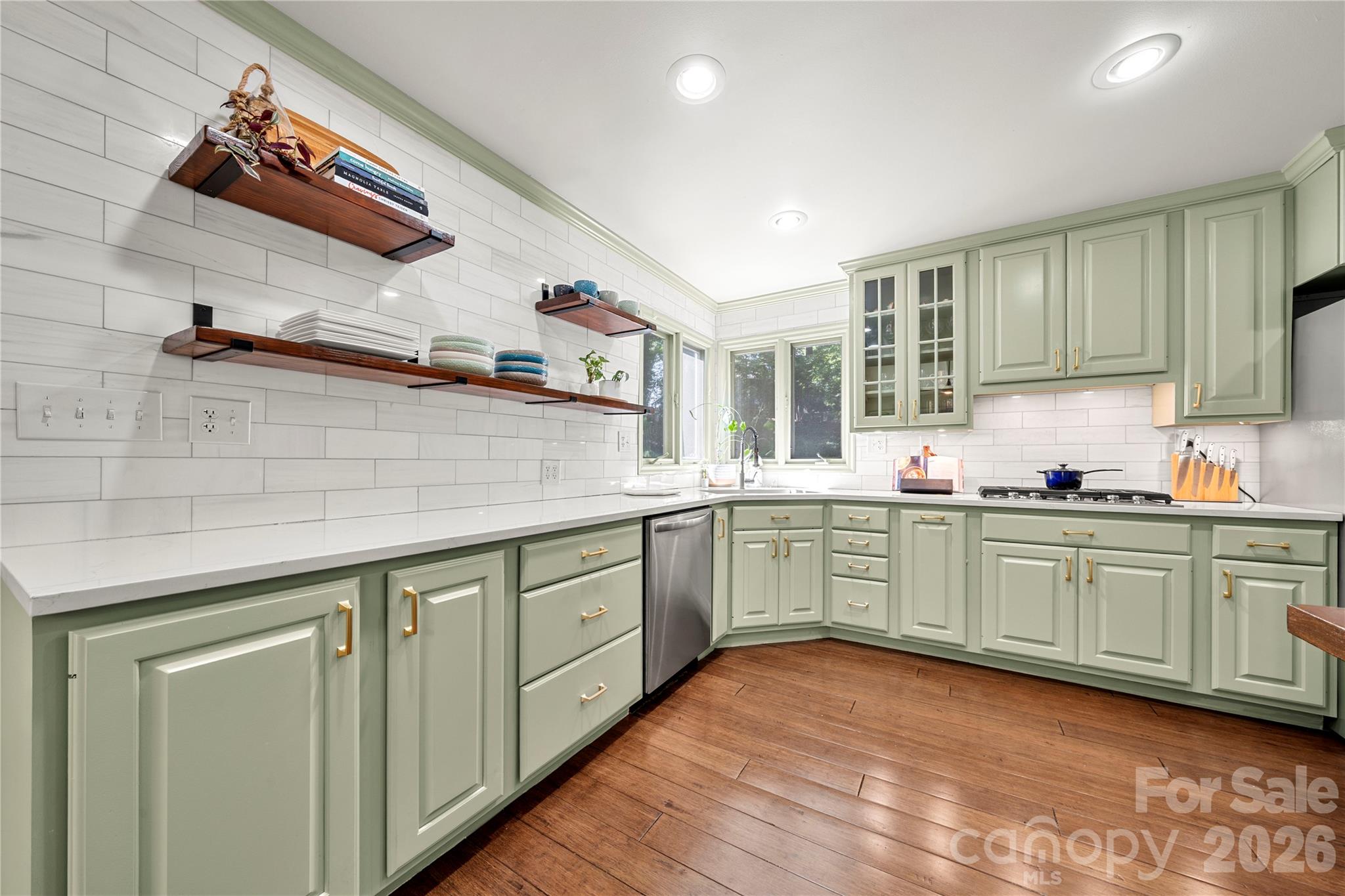 6 Oakwood Court Property Photo 8