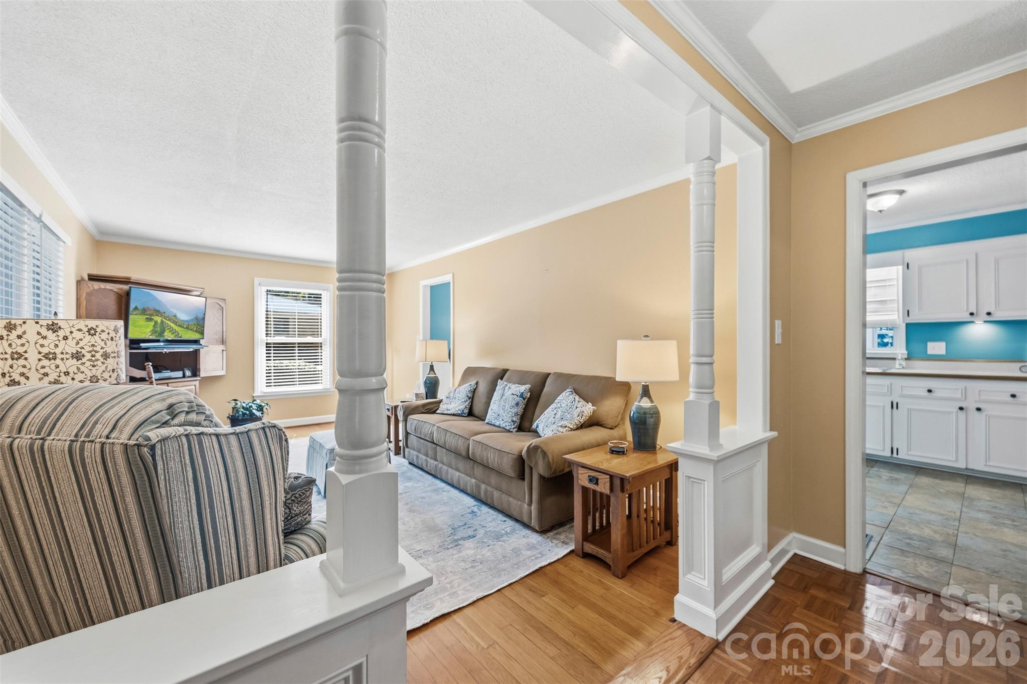 2130 Greenleaf Drive Property Photo 3