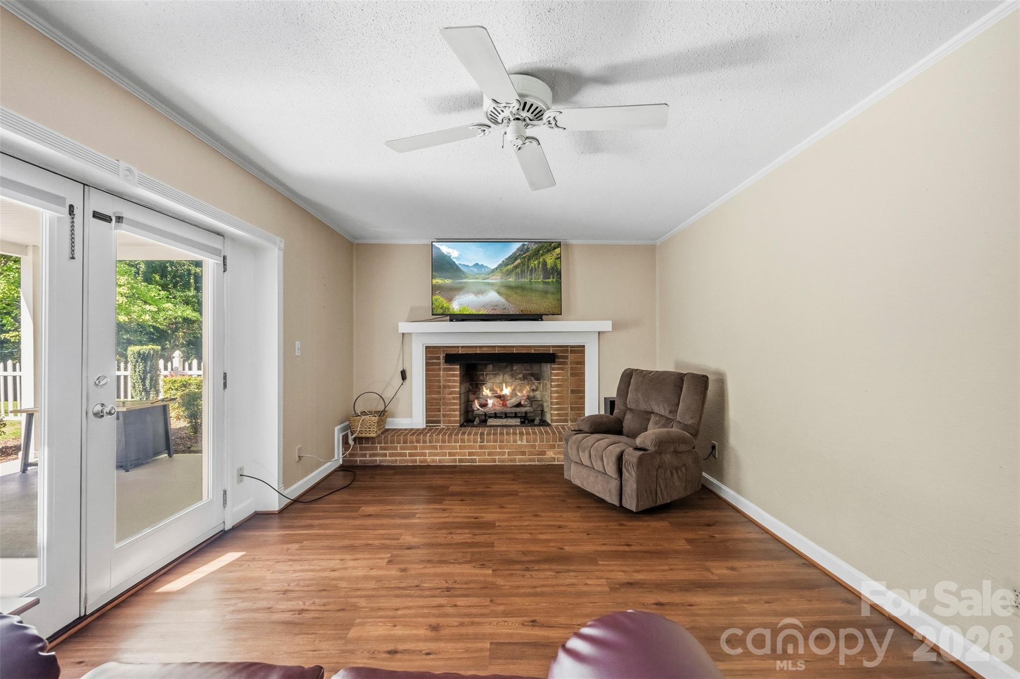 2130 Greenleaf Drive Property Photo 11