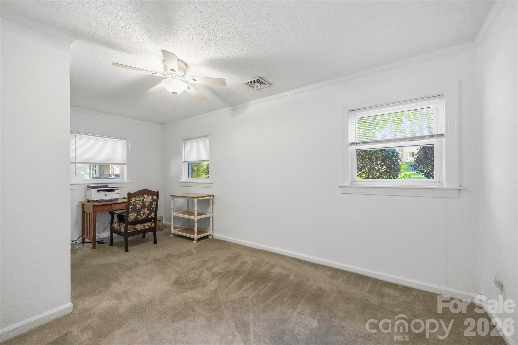 2130 Greenleaf Drive Property Photo 12
