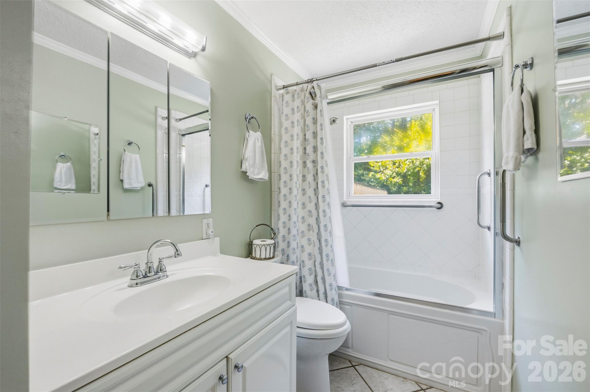 2130 Greenleaf Drive Property Photo 17