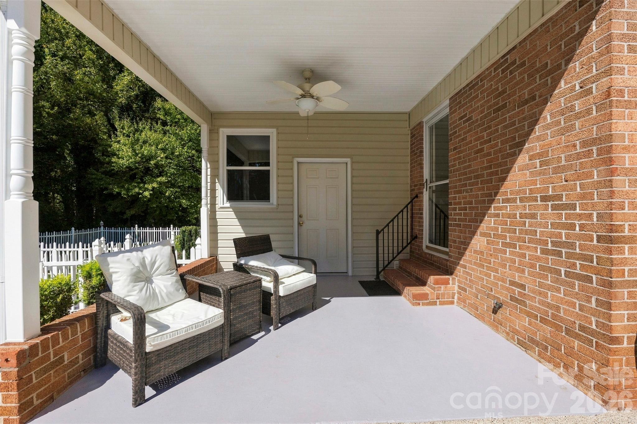 2130 Greenleaf Drive Property Photo 24
