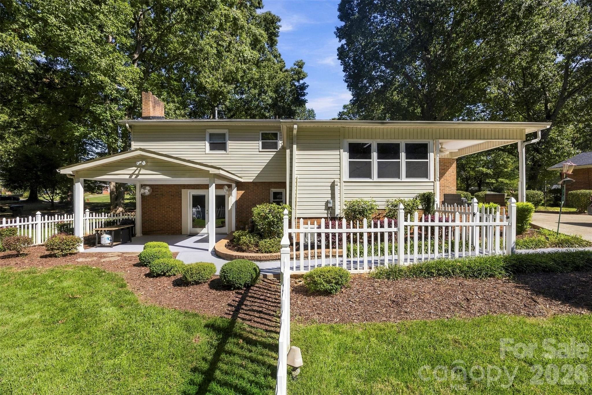 2130 Greenleaf Drive Property Photo 25