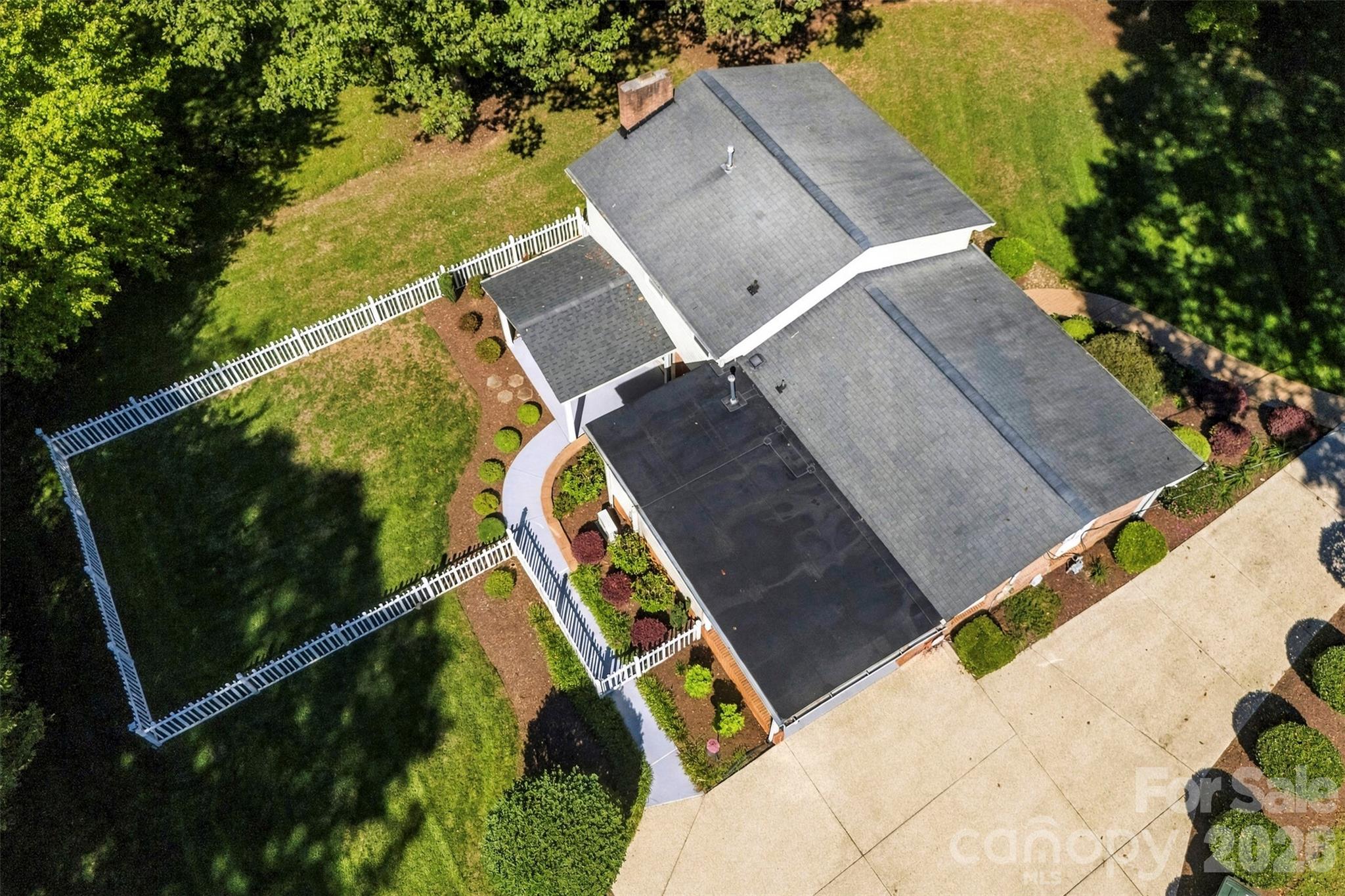 2130 Greenleaf Drive Property Photo 29