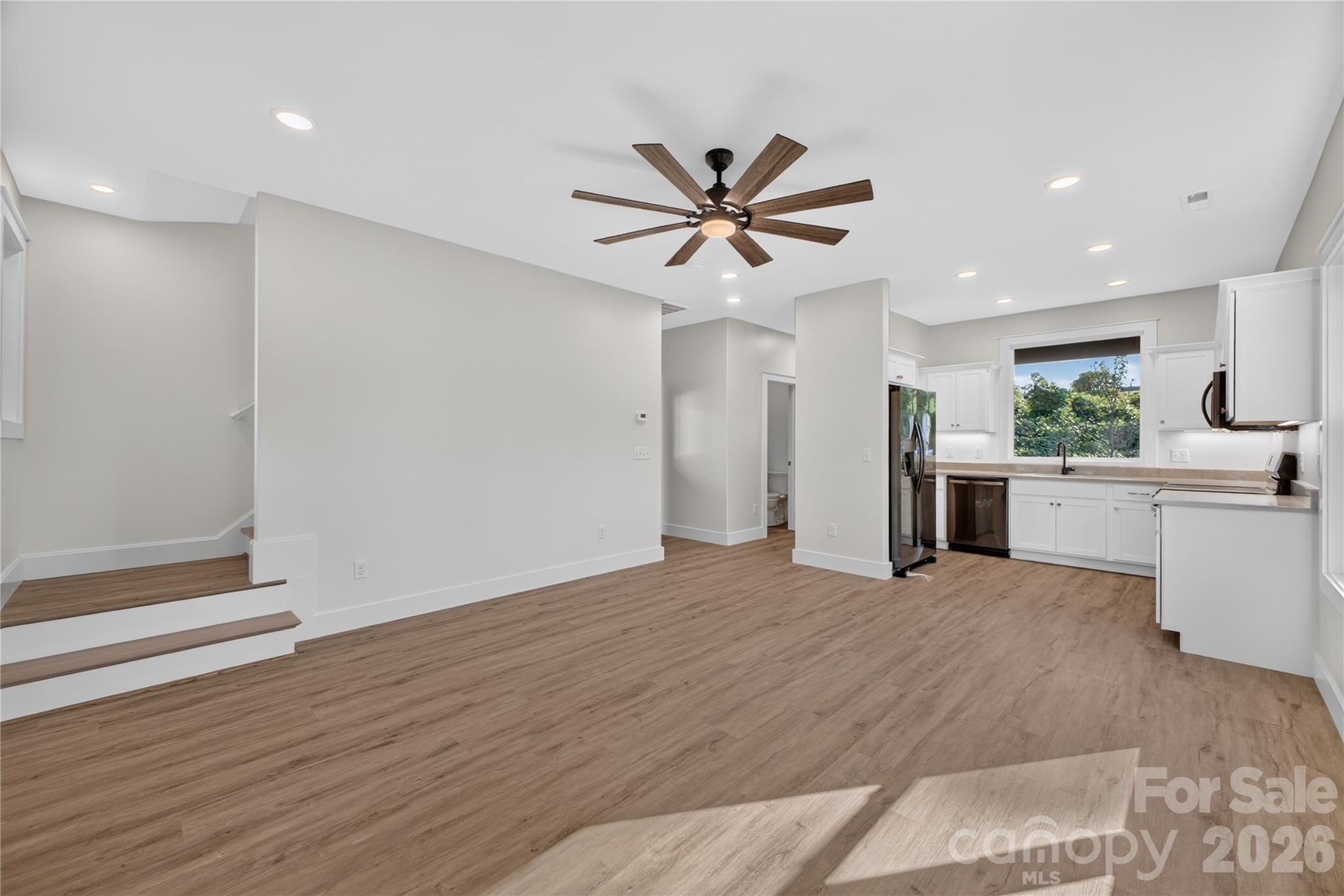 1011 Fassifern Court Property Photo 6