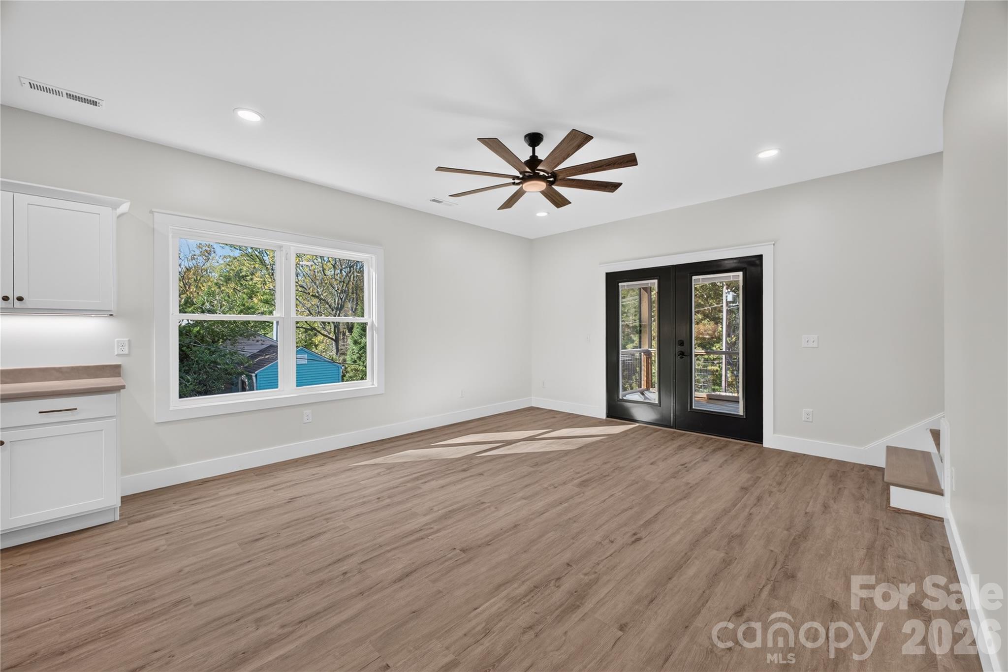 1011 Fassifern Court Property Photo 10