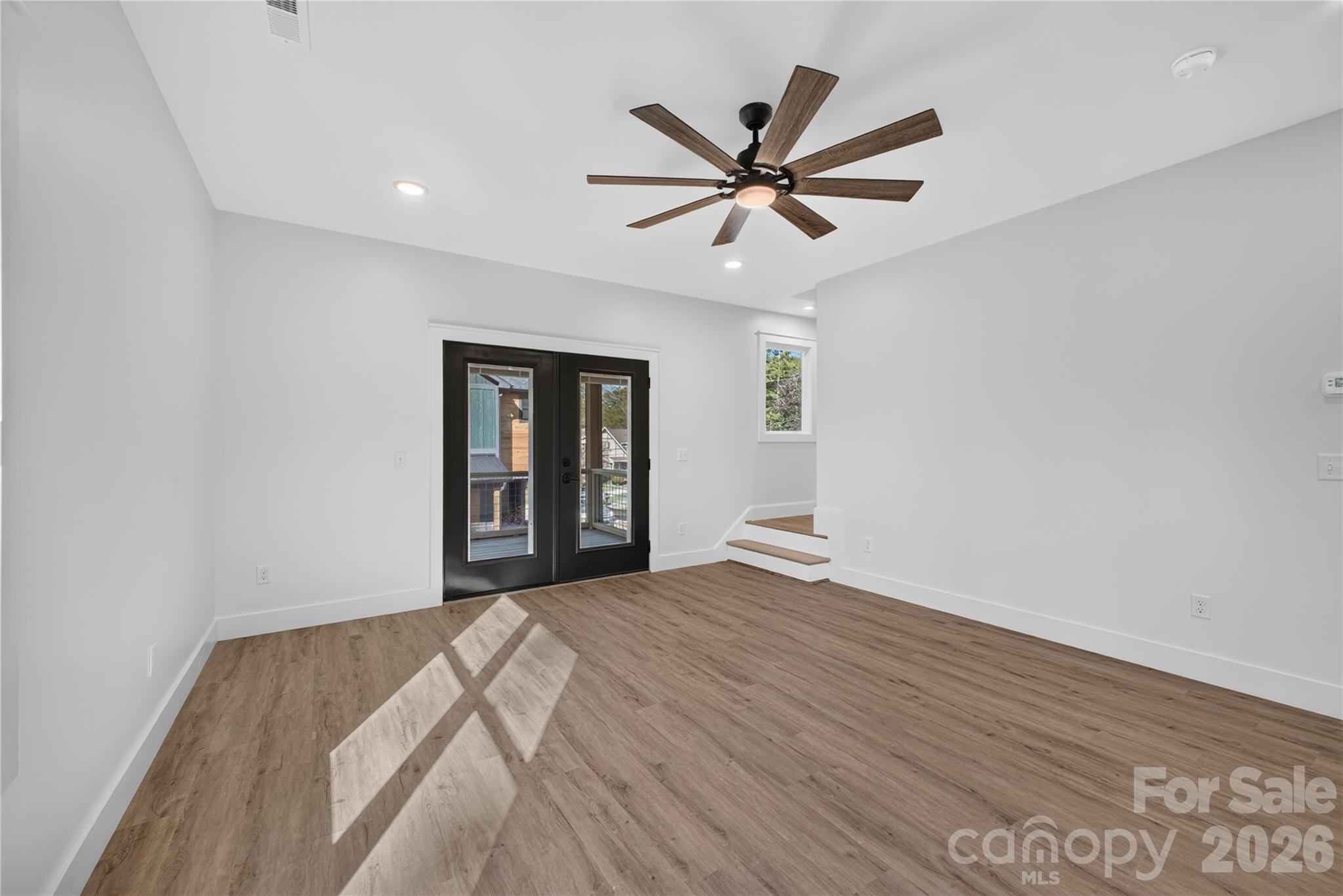 1011 Fassifern Court Property Photo 11
