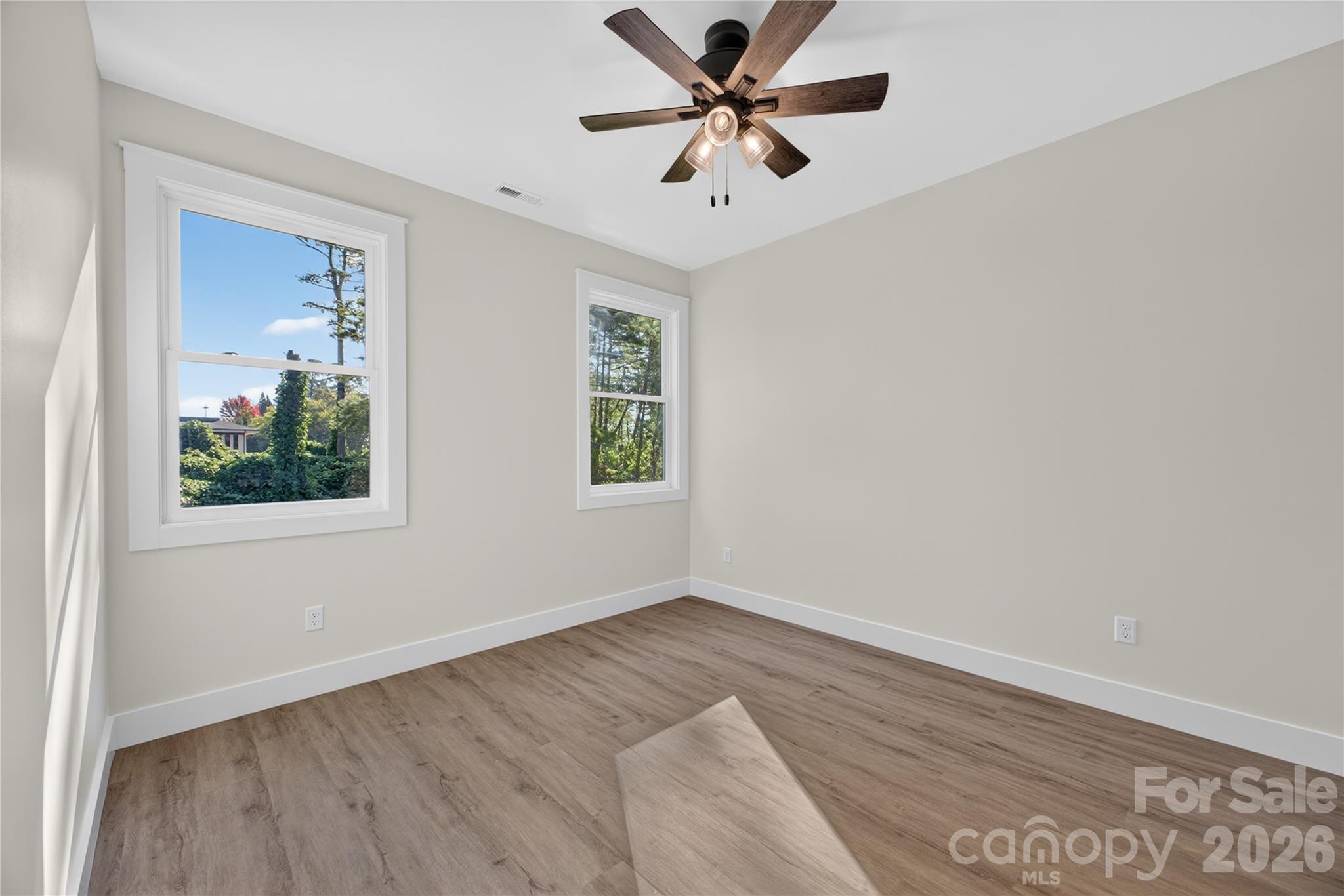 1011 Fassifern Court Property Photo 13