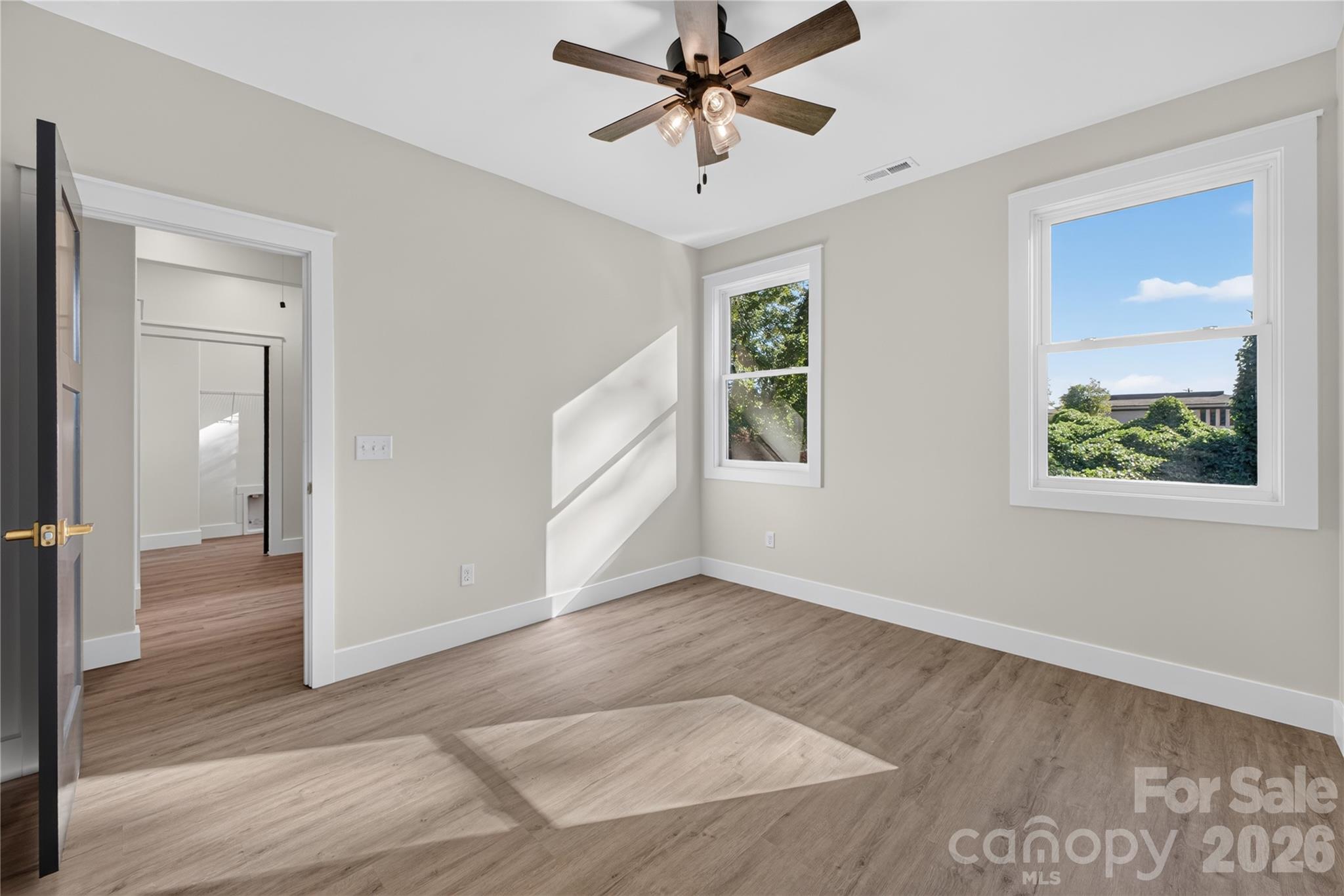 1011 Fassifern Court Property Photo 16