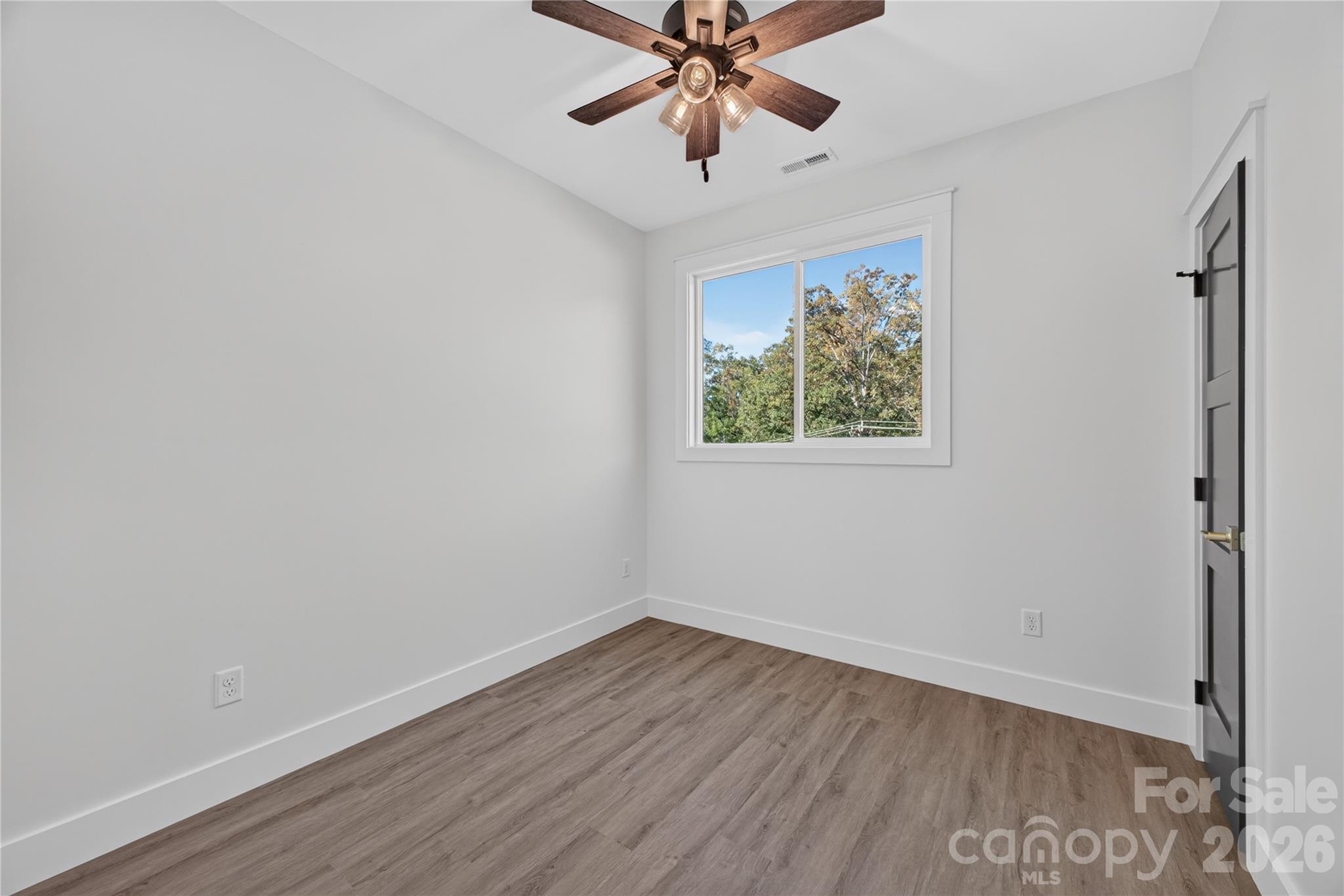 1011 Fassifern Court Property Photo 17