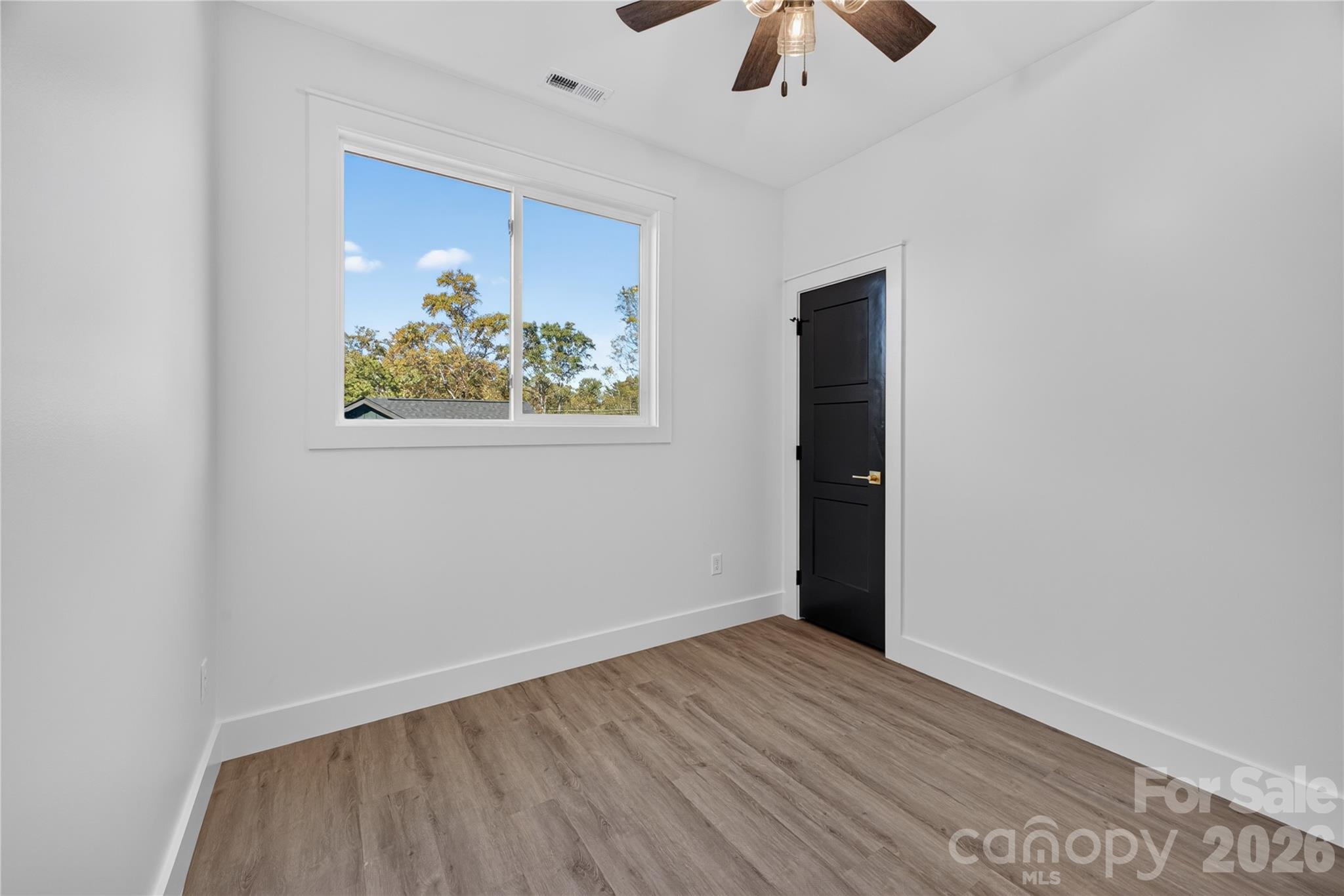 1011 Fassifern Court Property Photo 18