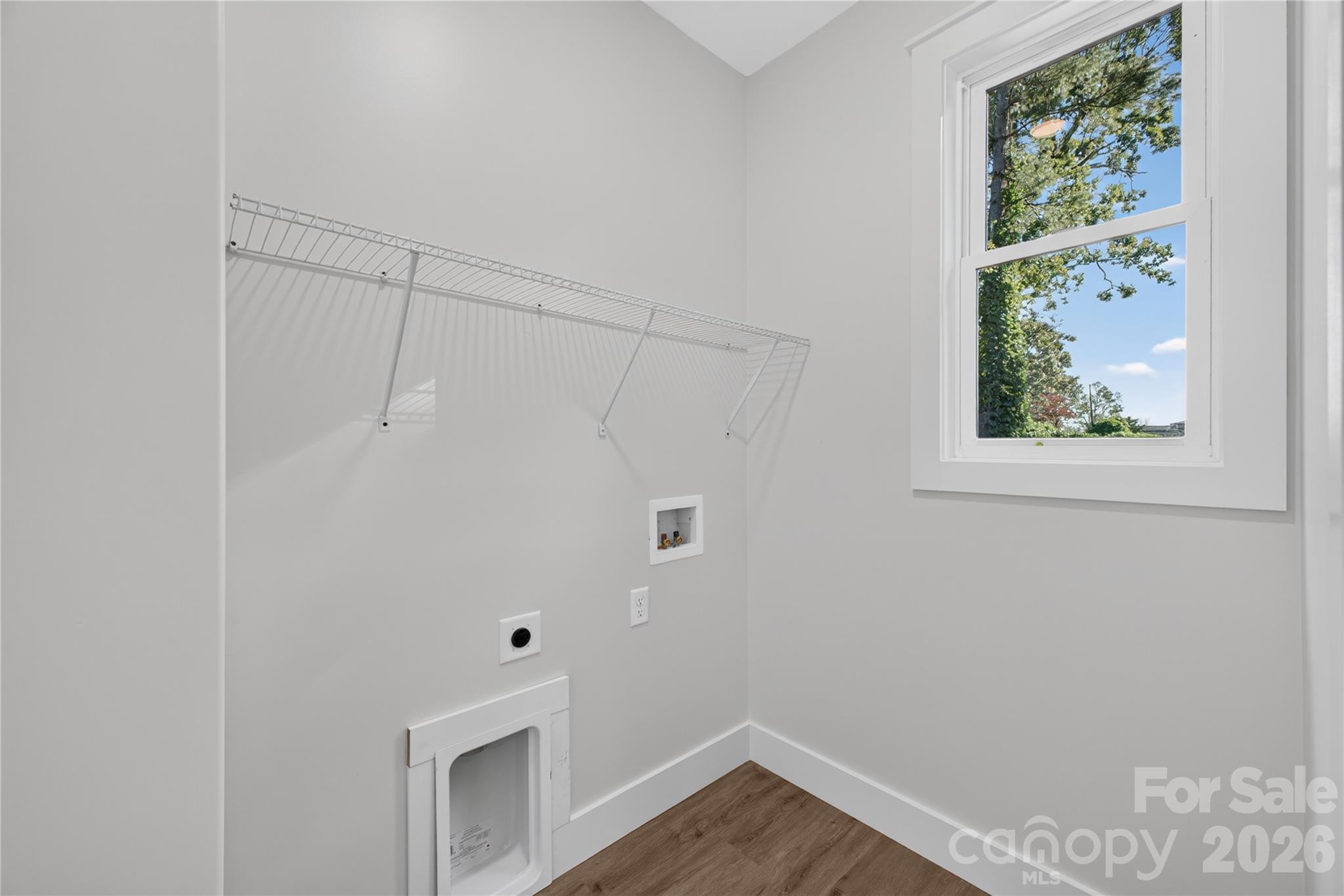 1011 Fassifern Court Property Photo 21