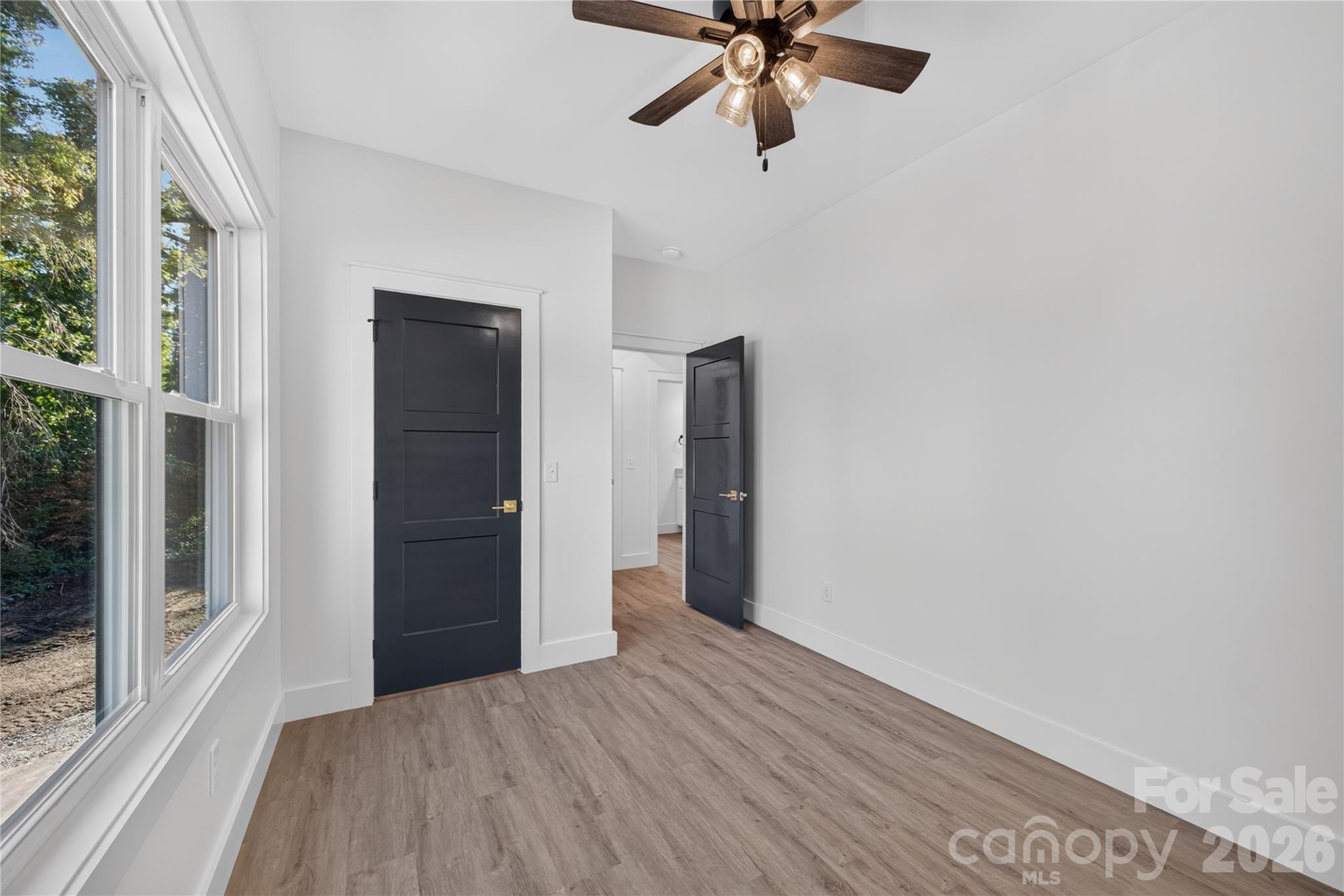 1011 Fassifern Court Property Photo 23
