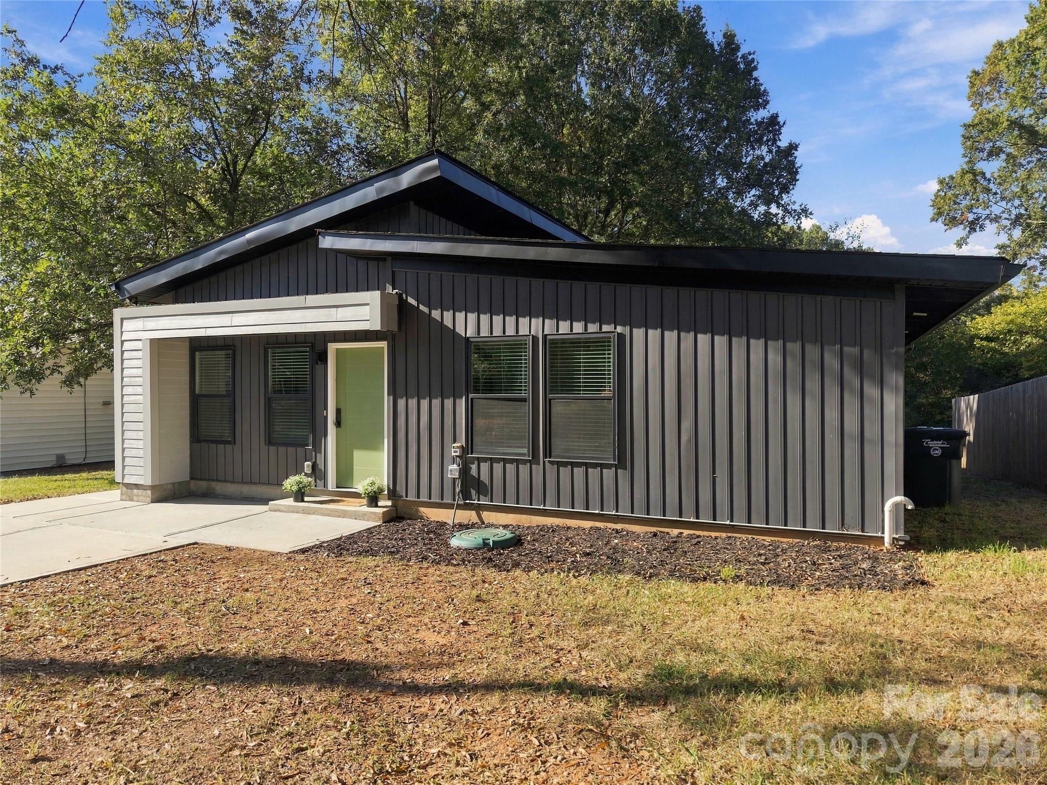 571 Buford Drive Property Photo 2
