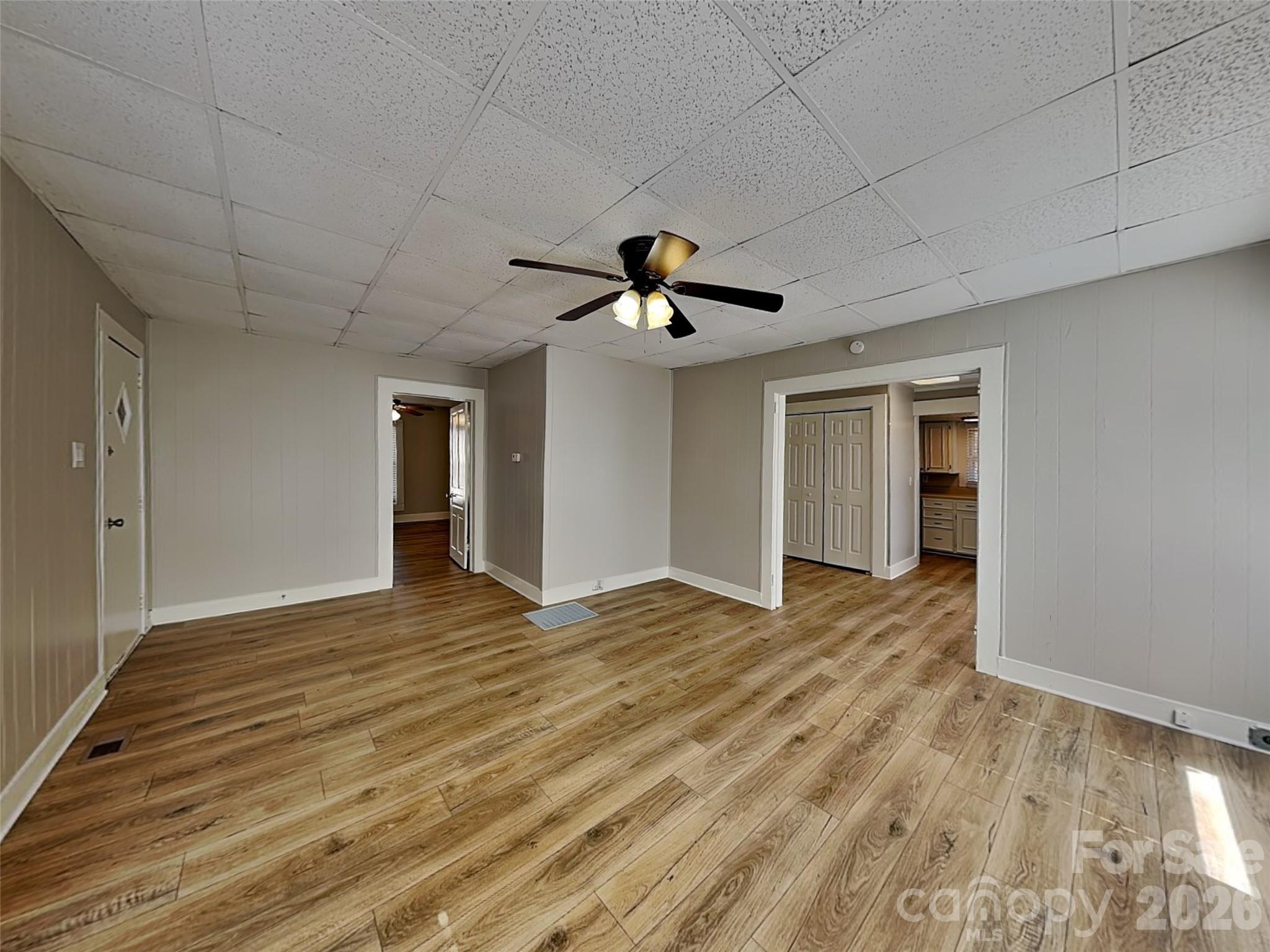 404 E Mills Avenue Property Photo 3