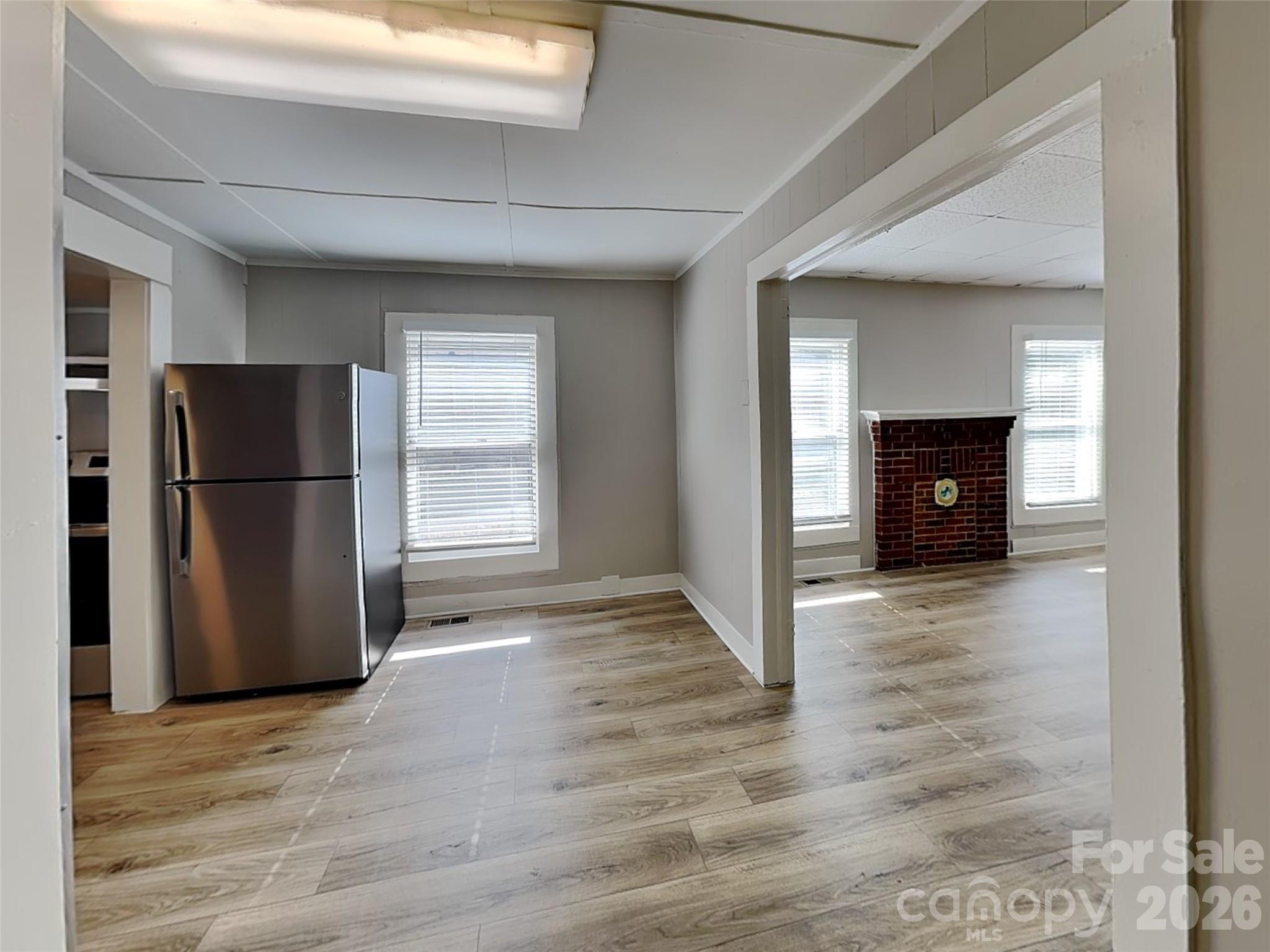 404 E Mills Avenue Property Photo 6