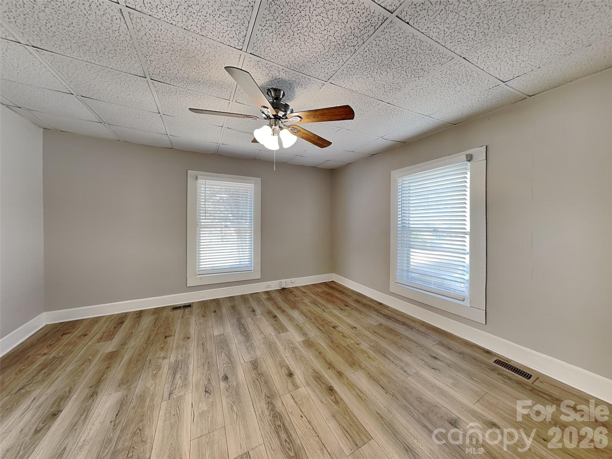 404 E Mills Avenue Property Photo 8