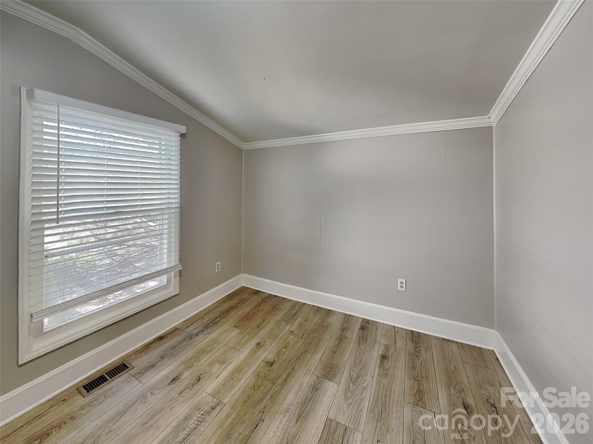 404 E Mills Avenue Property Photo 13