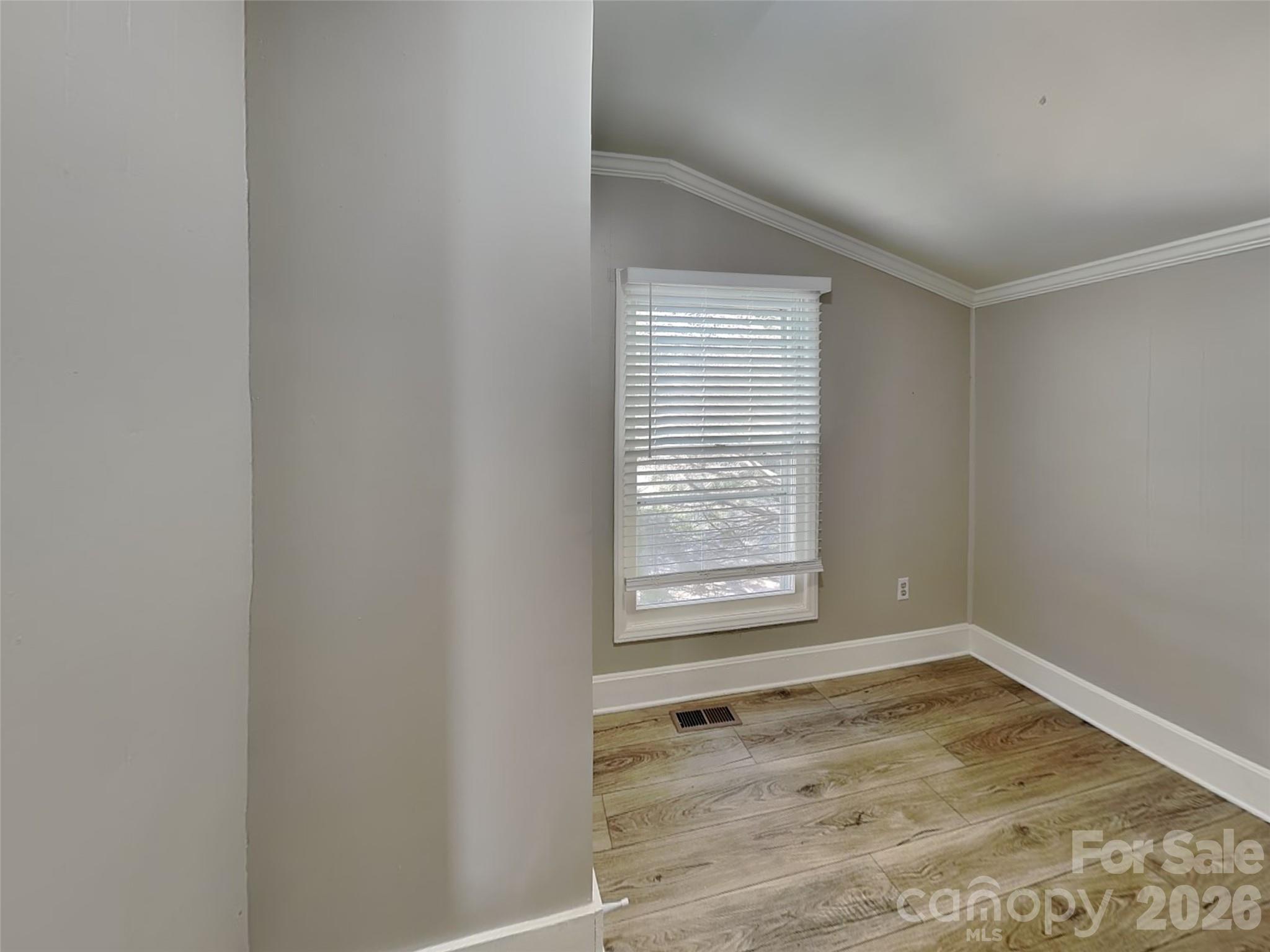 404 E Mills Avenue Property Photo 14