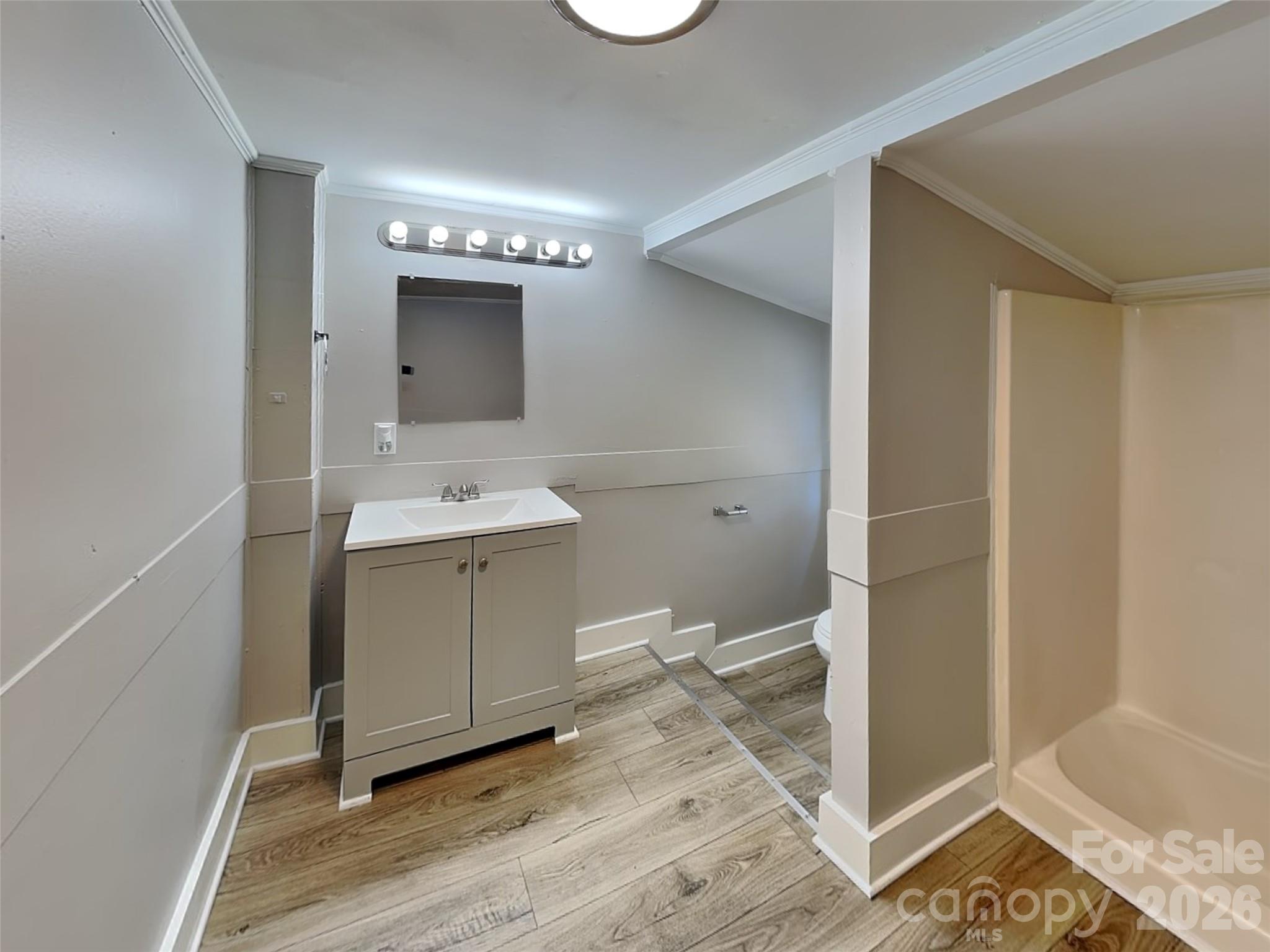 404 E Mills Avenue Property Photo 15