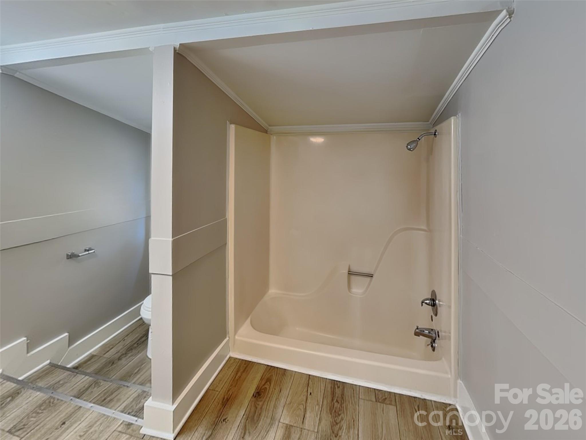 404 E Mills Avenue Property Photo 16