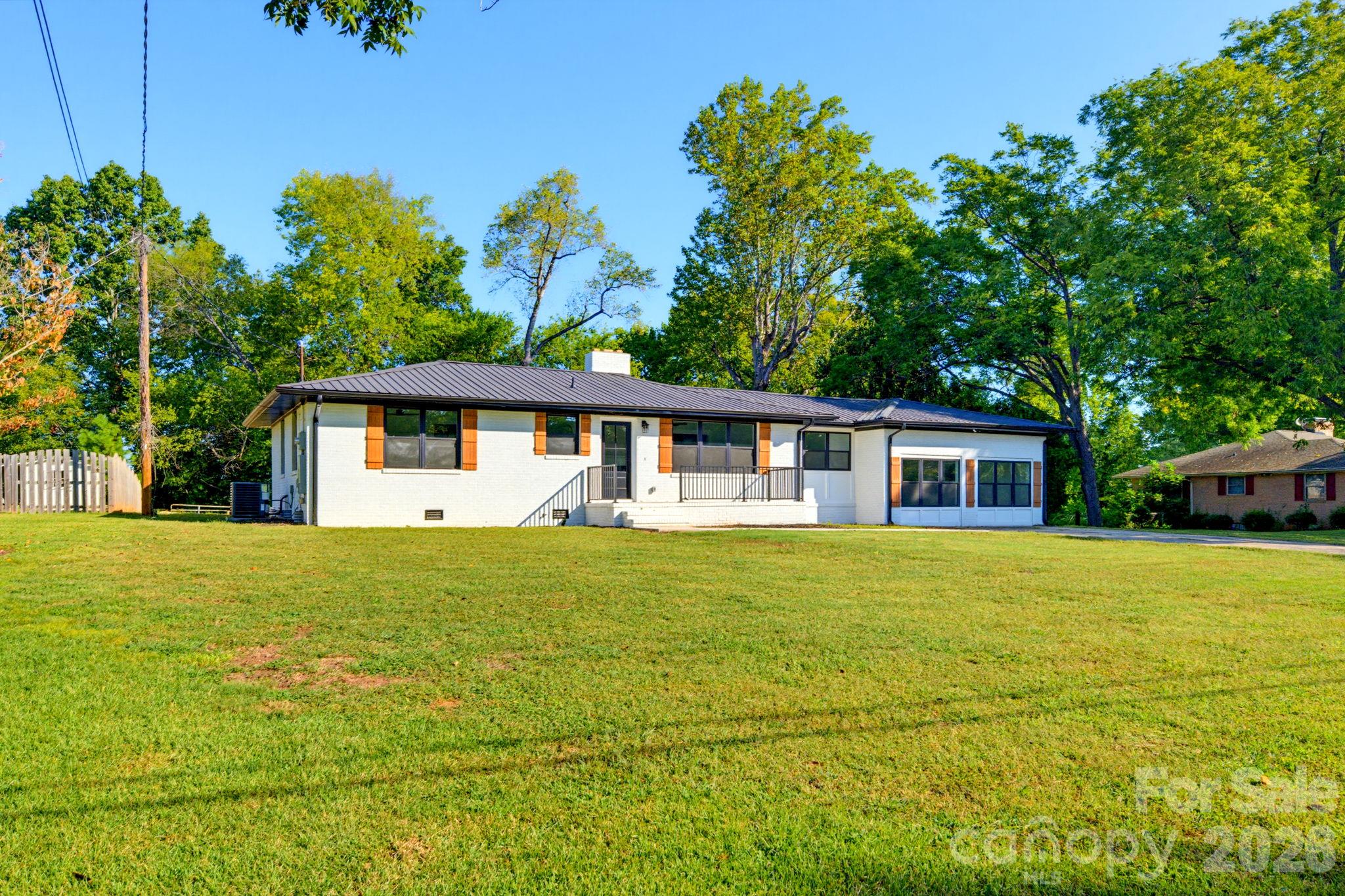 1325 Armstrong Road Property Photo 2