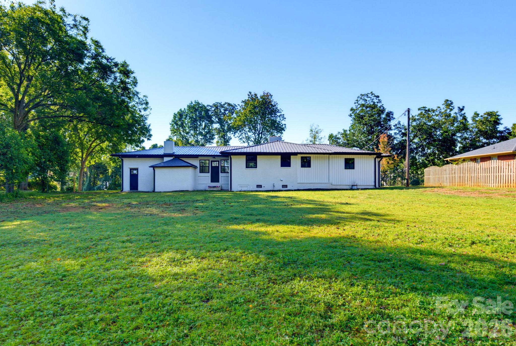 1325 Armstrong Road Property Photo 6