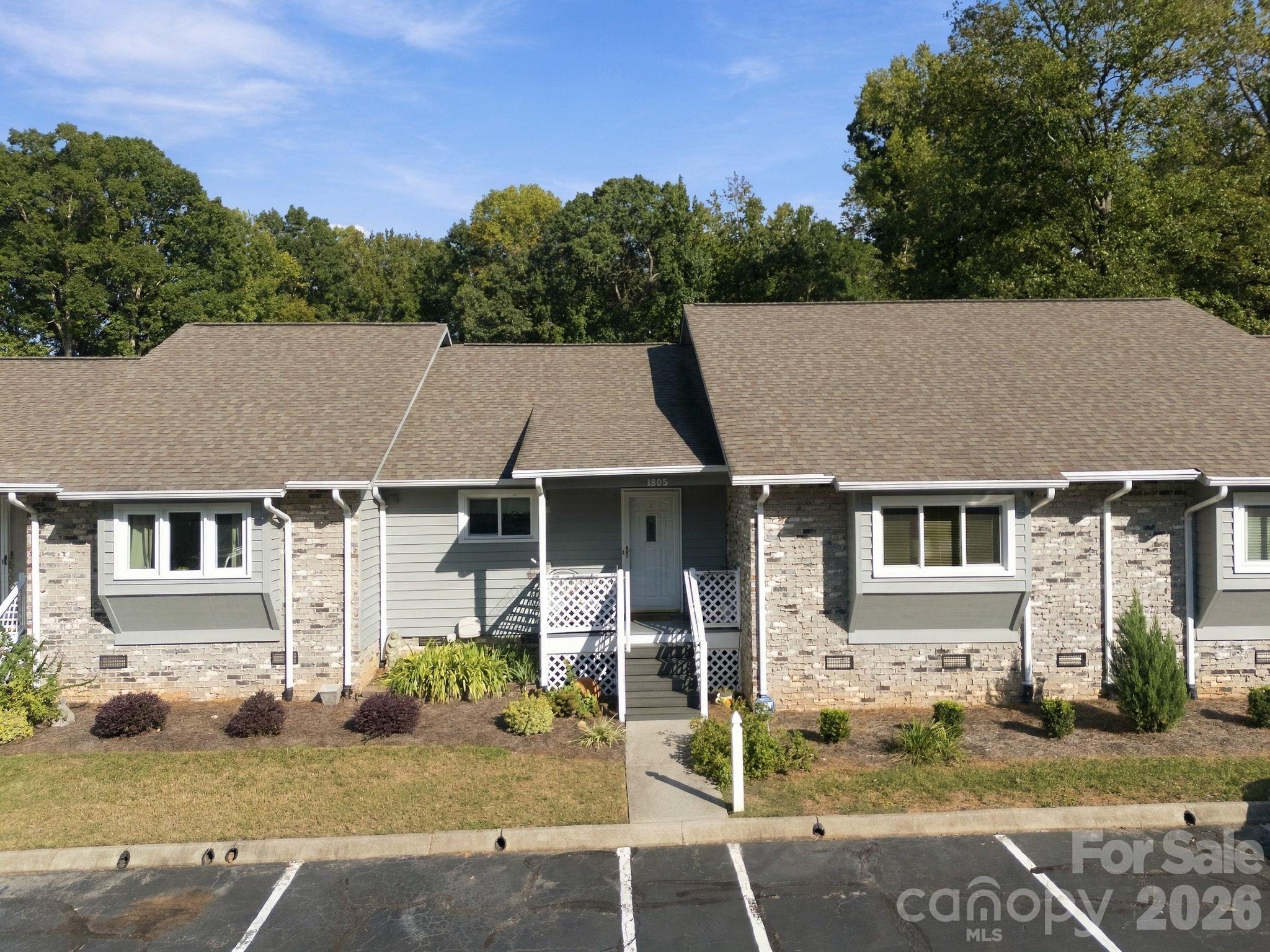1805 Wellington Hills Circle Property Photo 2