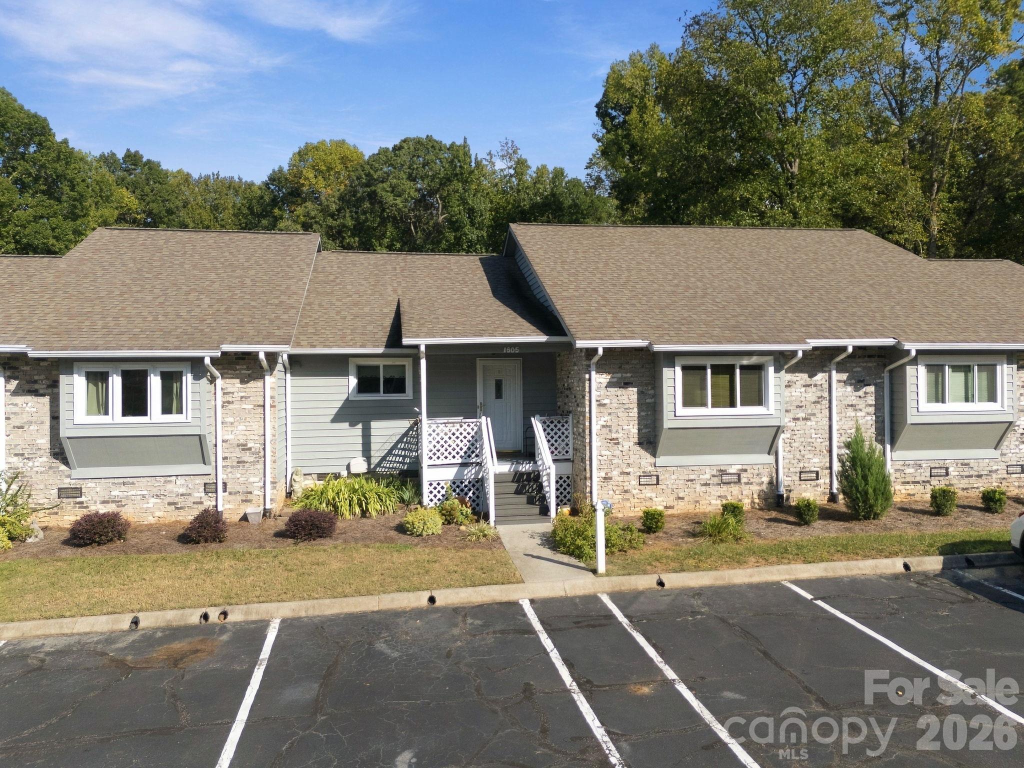 1805 Wellington Hills Circle Property Photo 3